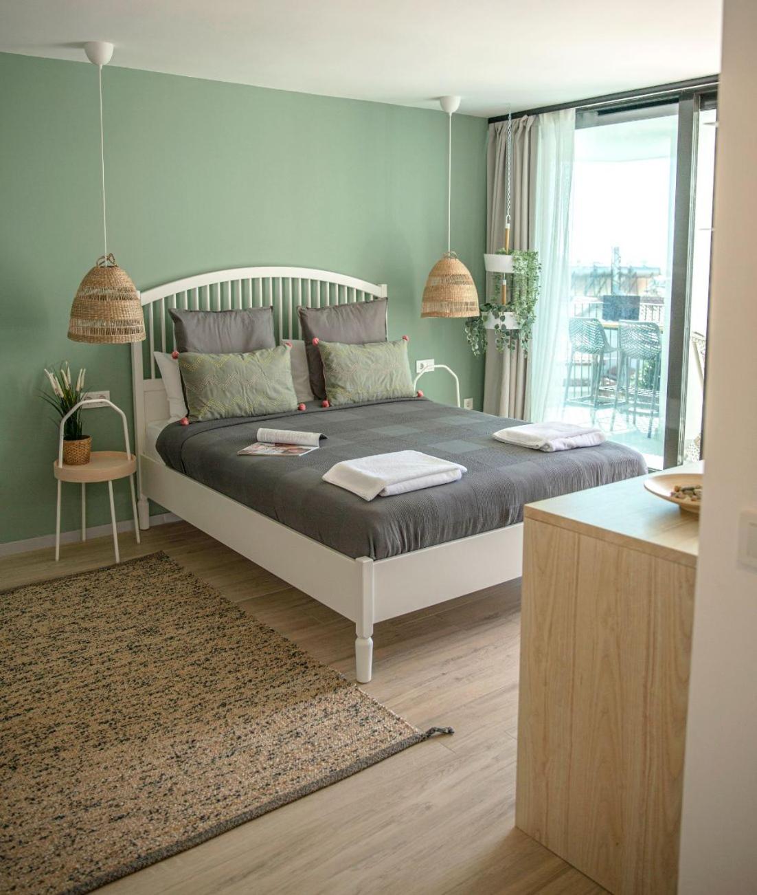 Deluxe Double Room - Photo 11