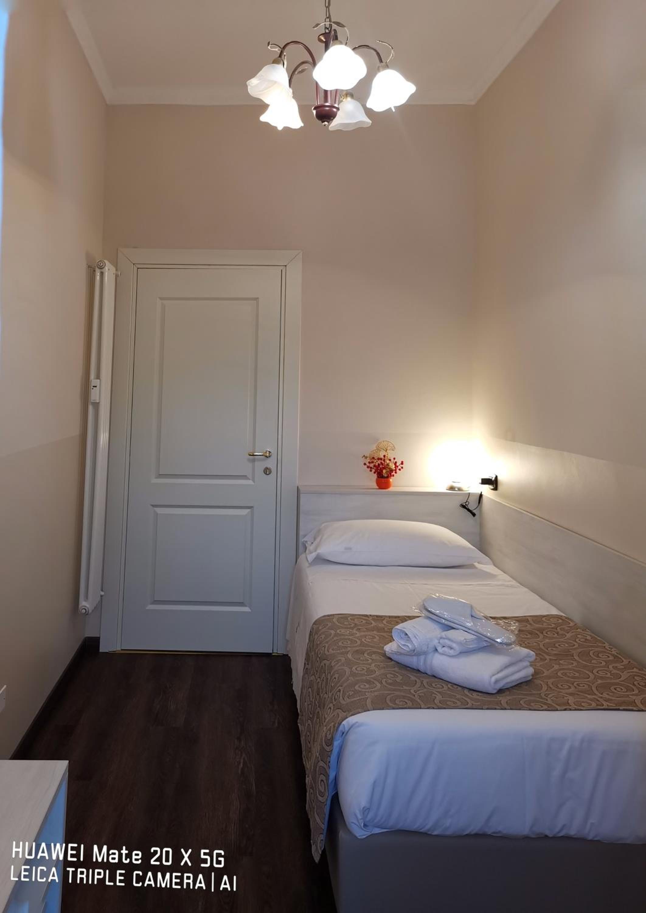 Single Room with Private External Bathroom