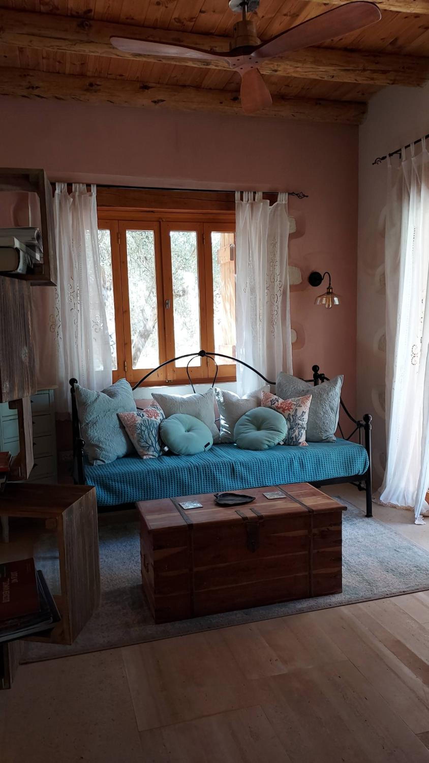 One-Bedroom House photo 1