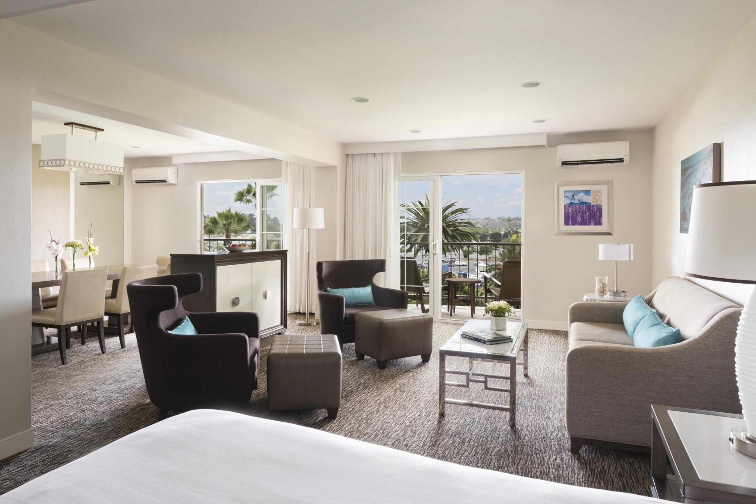 Executive Suite - Photo 1