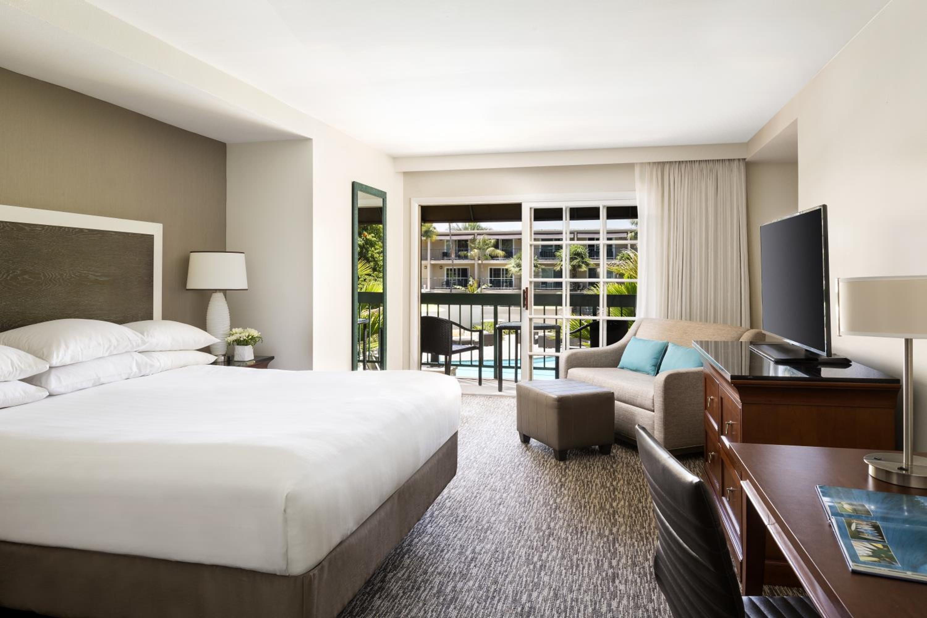 King Room with Pool View - Photo 1