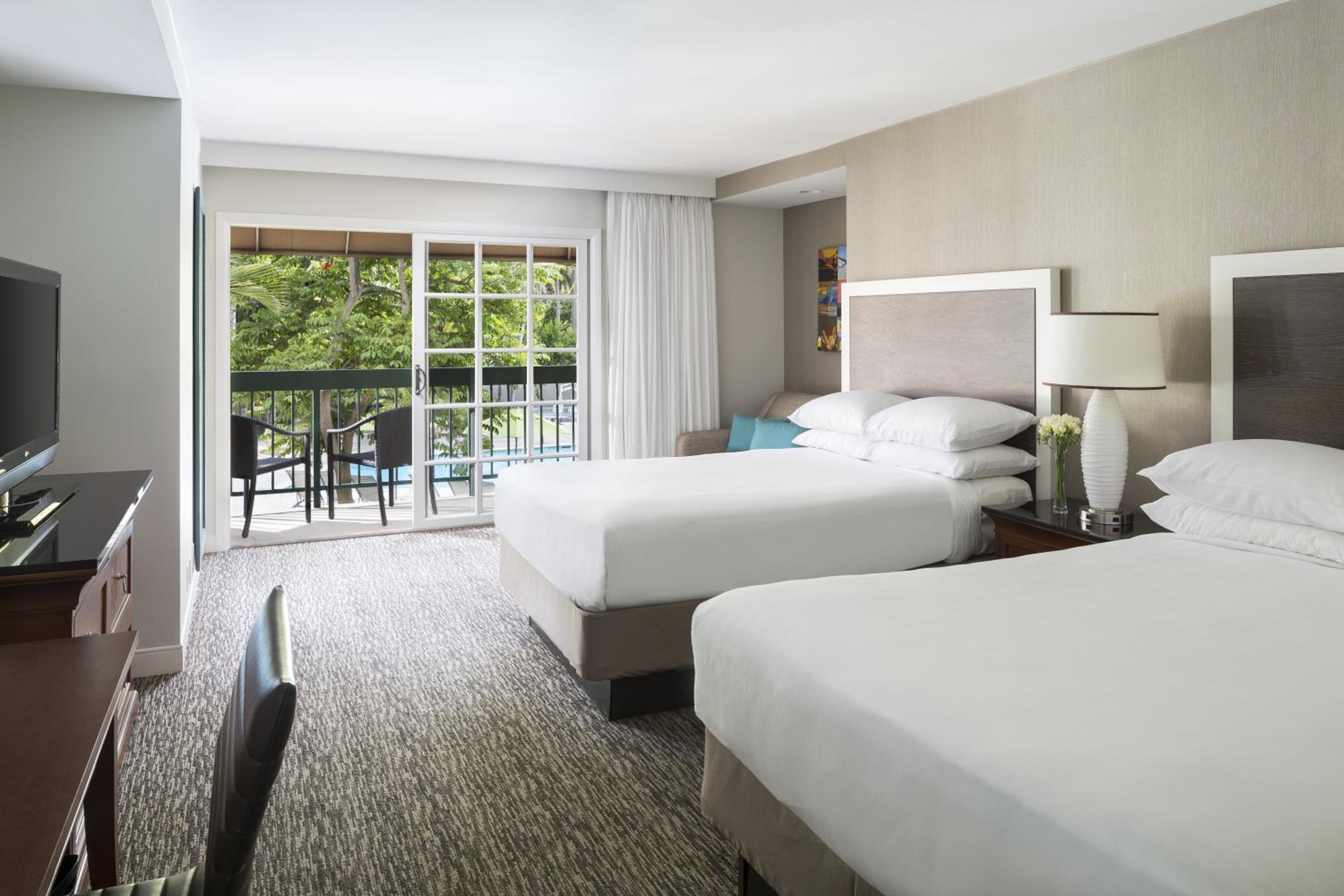 Double Room with Two Double Beds and Pool View - Photo 1