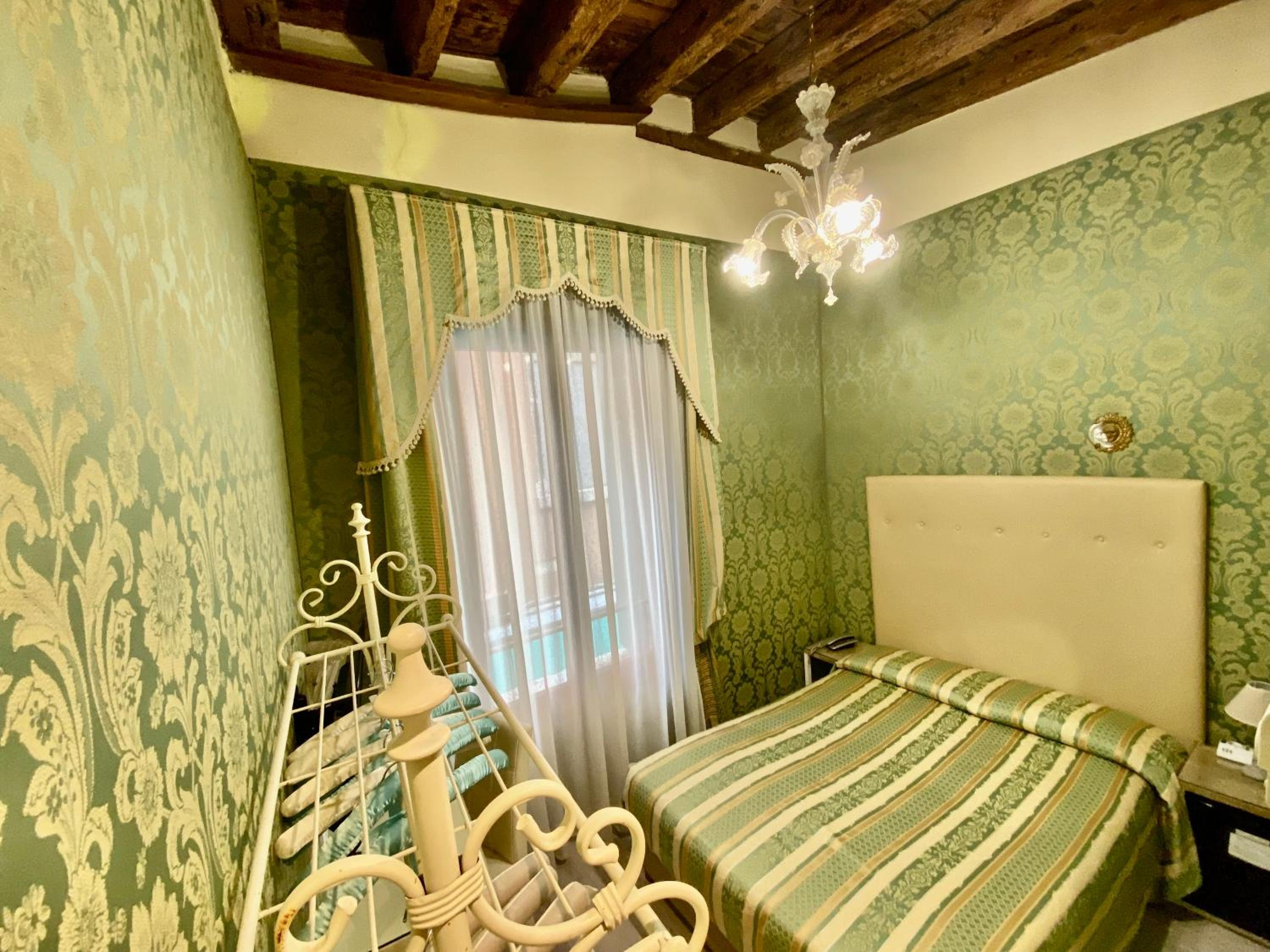 Economy Double Room photo 1