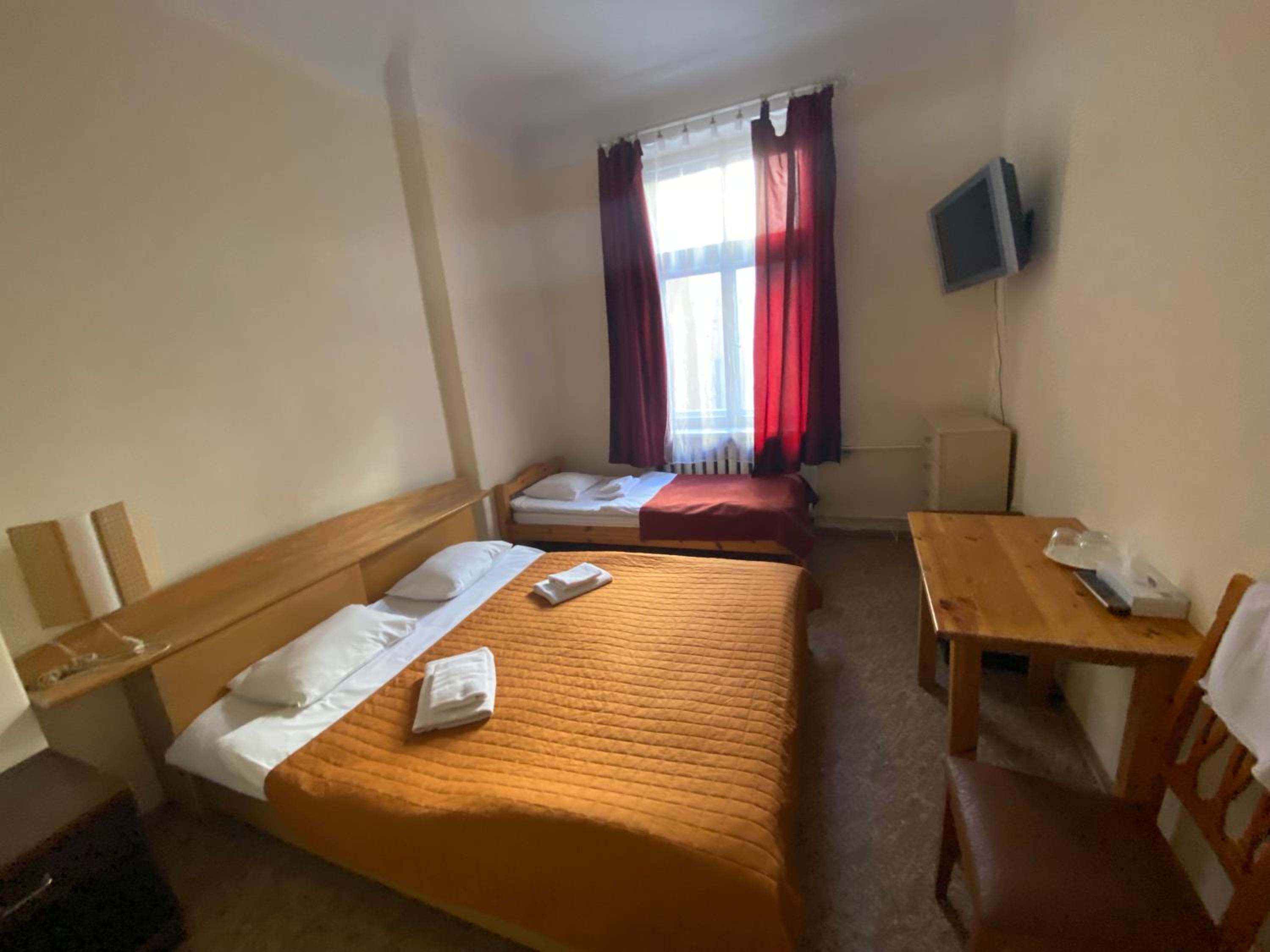 Double or Twin Room with Shared Bathroom photo 2