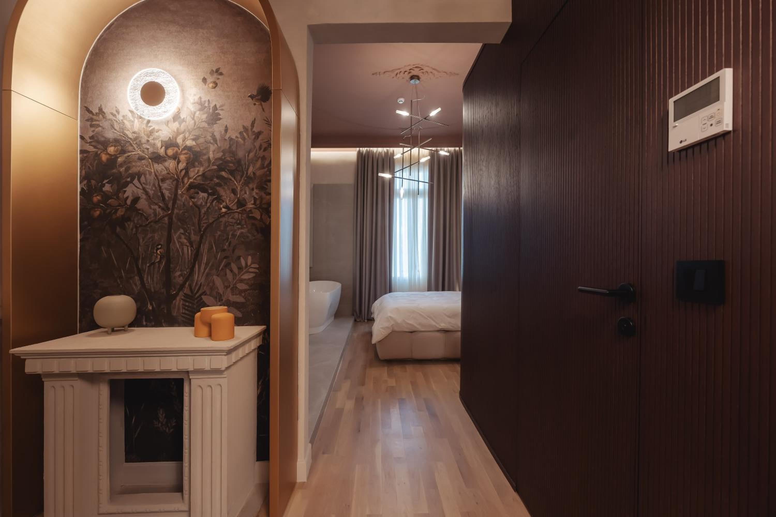 Elegant Suite - Photo 2