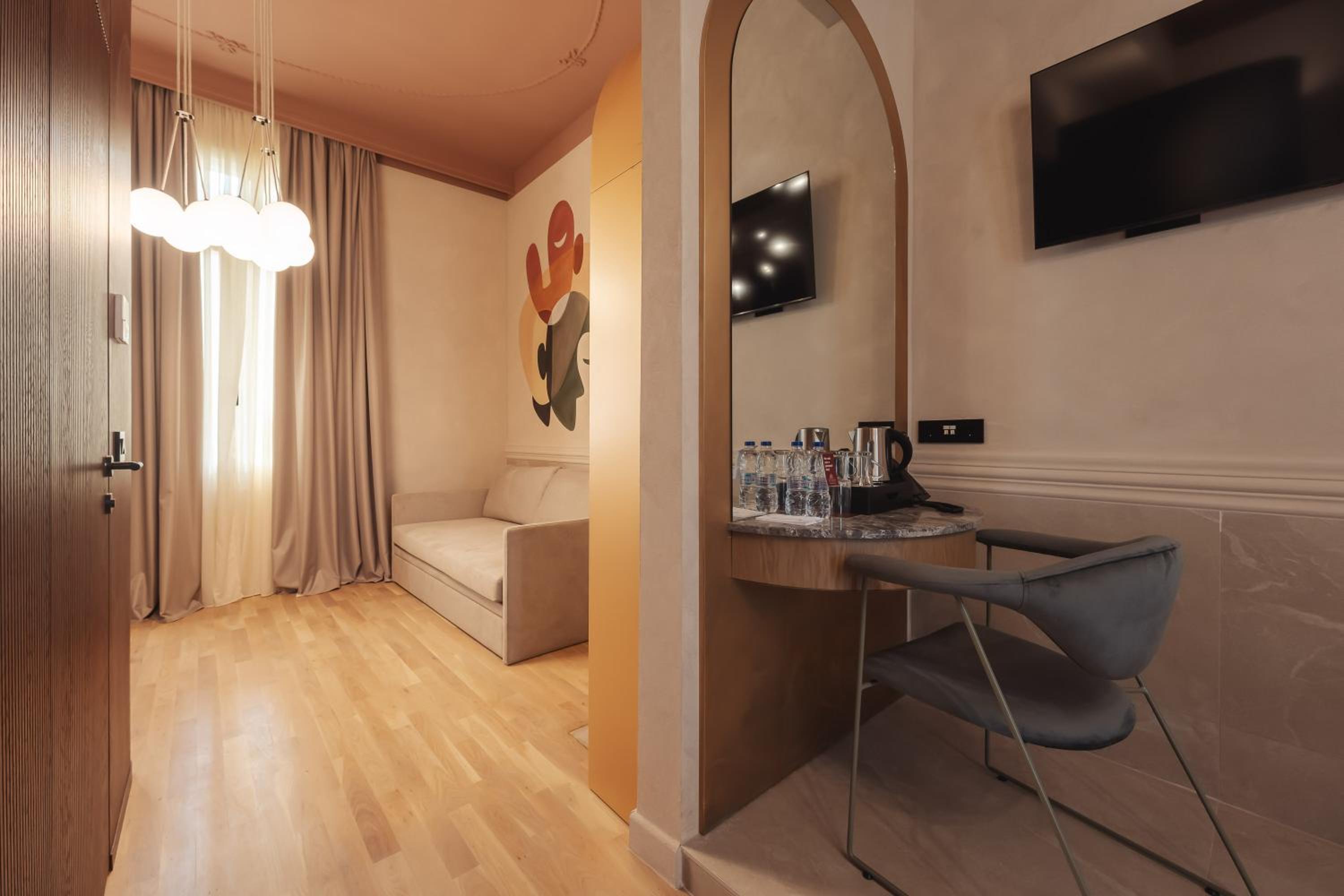  Elegant Suite - Photo 9