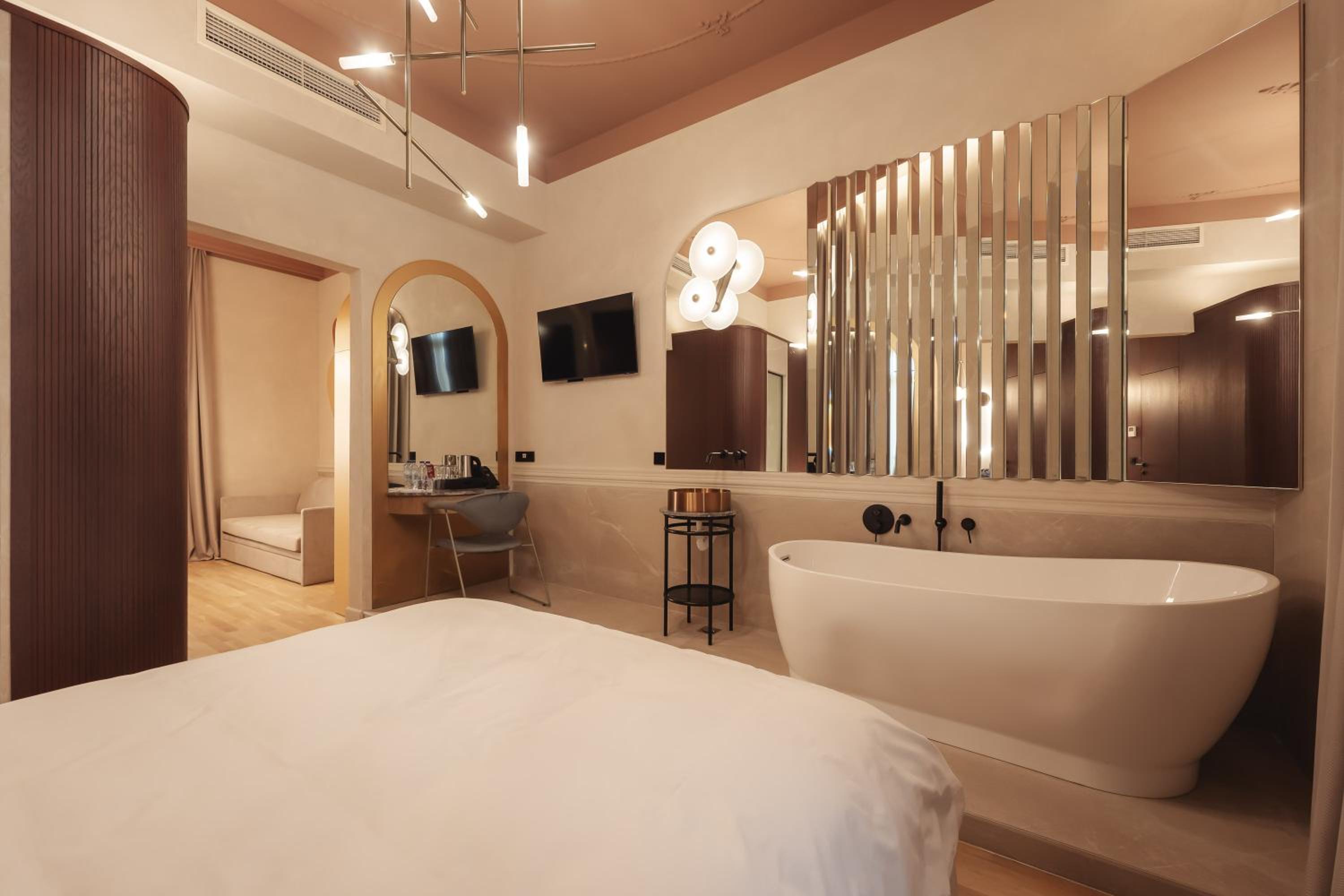  Elegant Suite - Photo 4