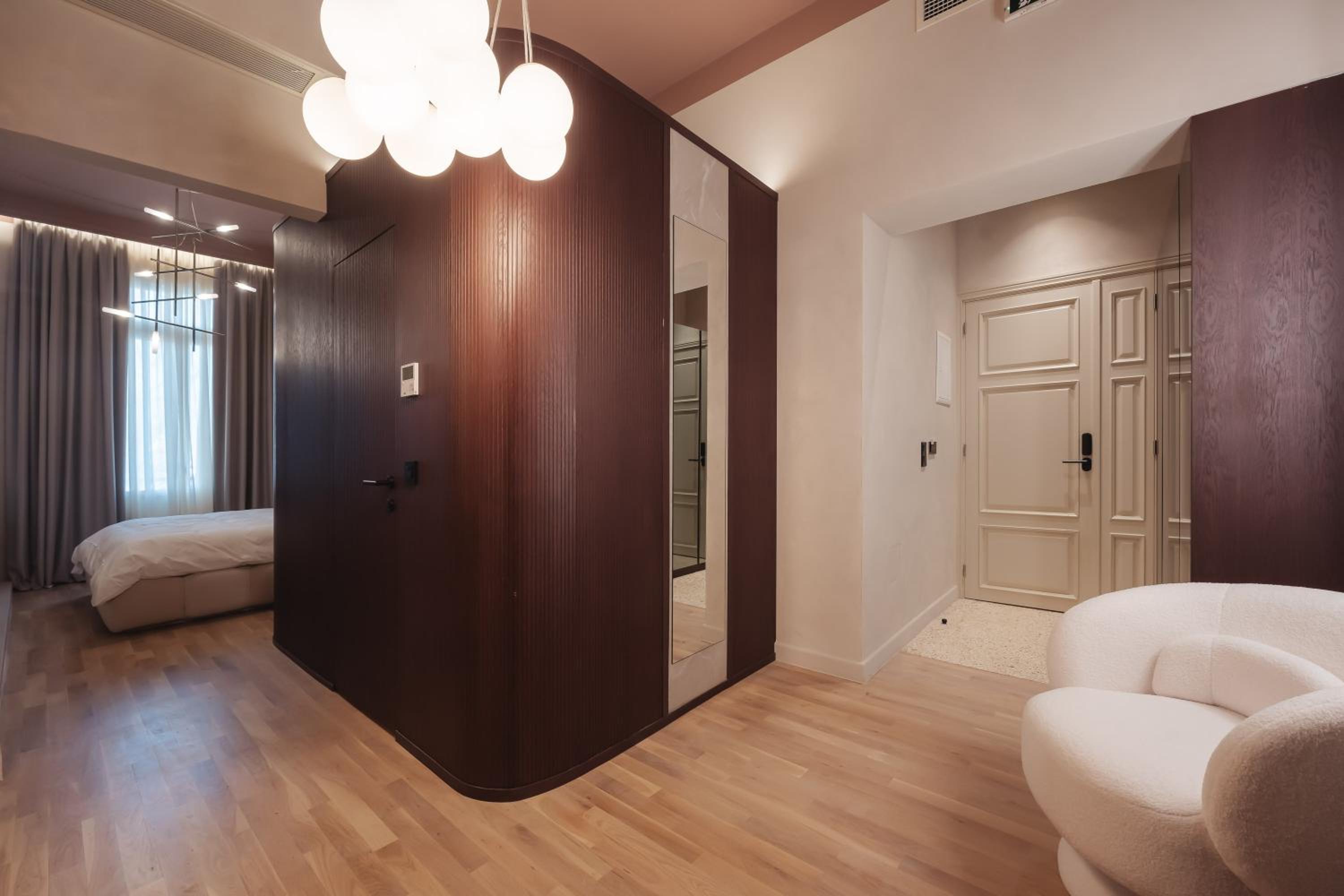 Elegant Suite - Photo 8