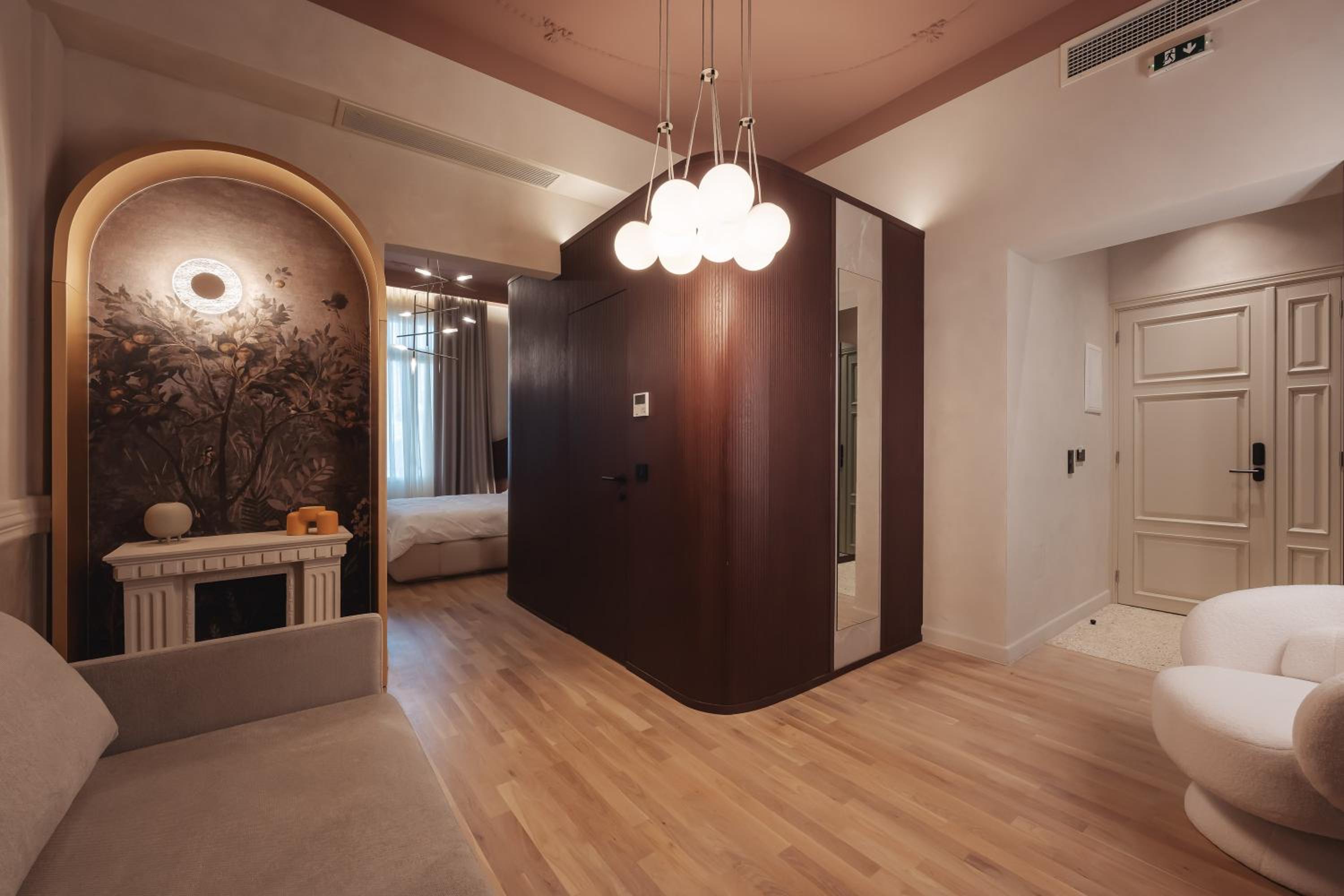  Elegant Suite - Photo 7