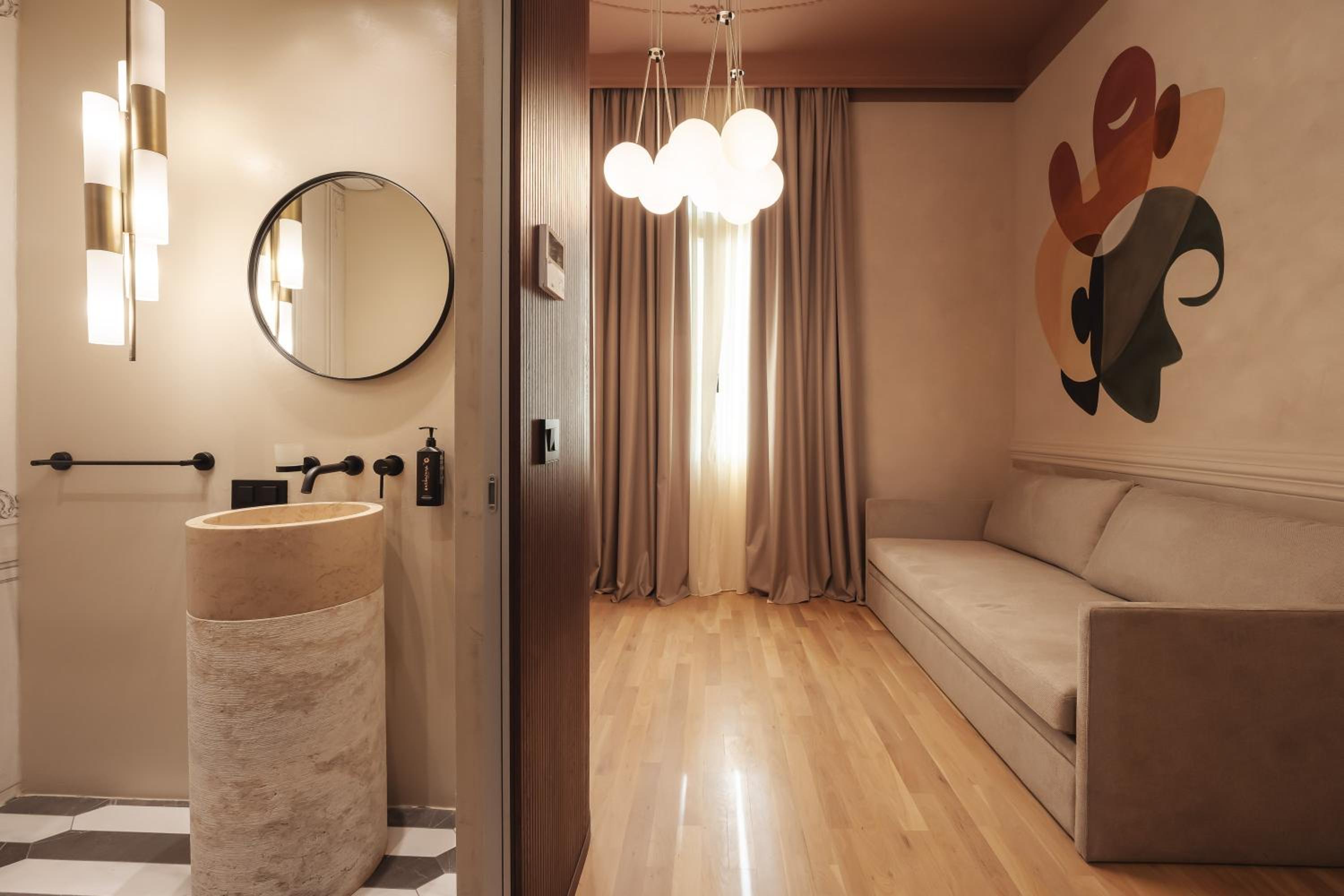  Elegant Suite - Photo 6