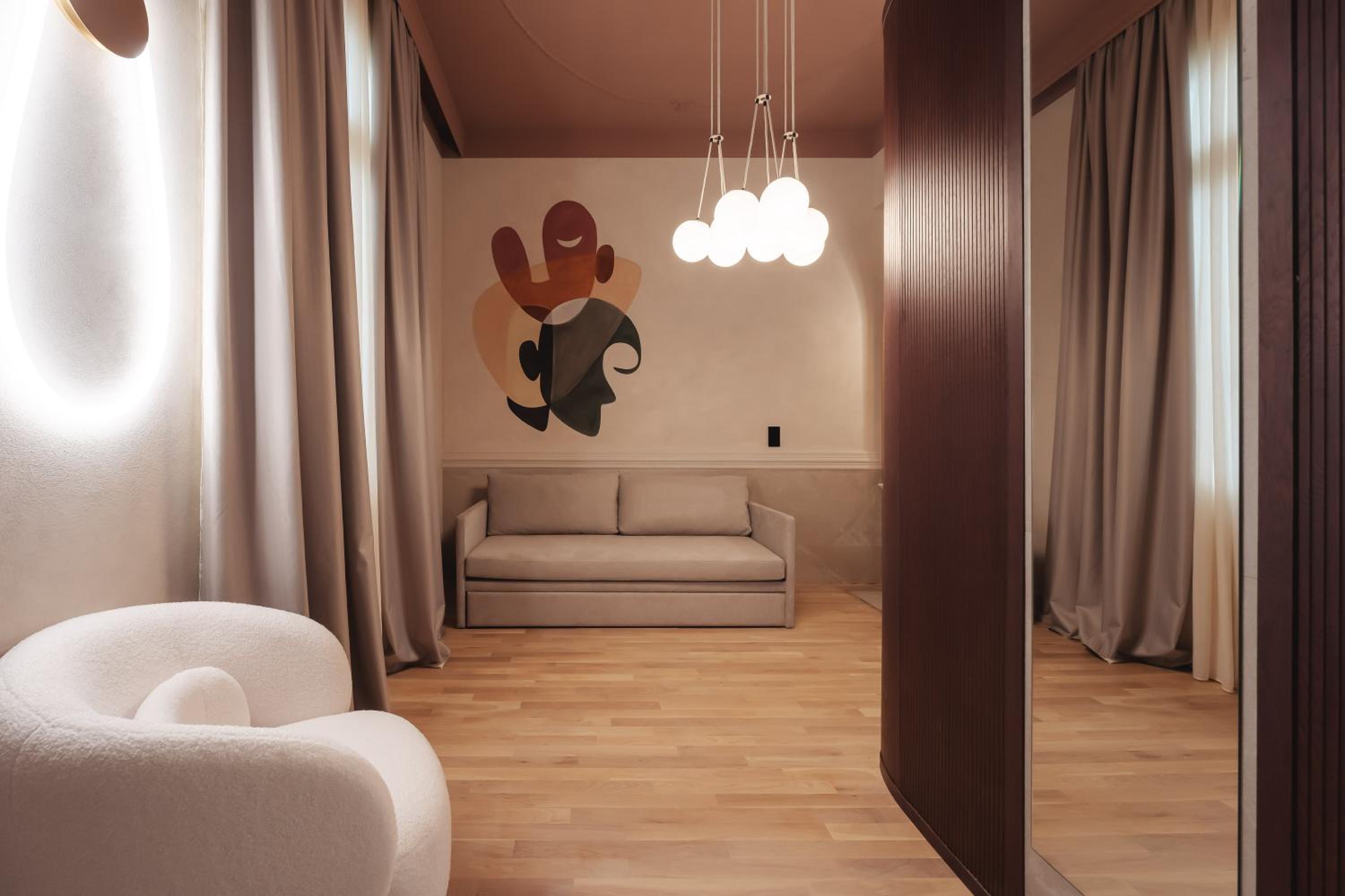  Elegant Suite - Photo 10