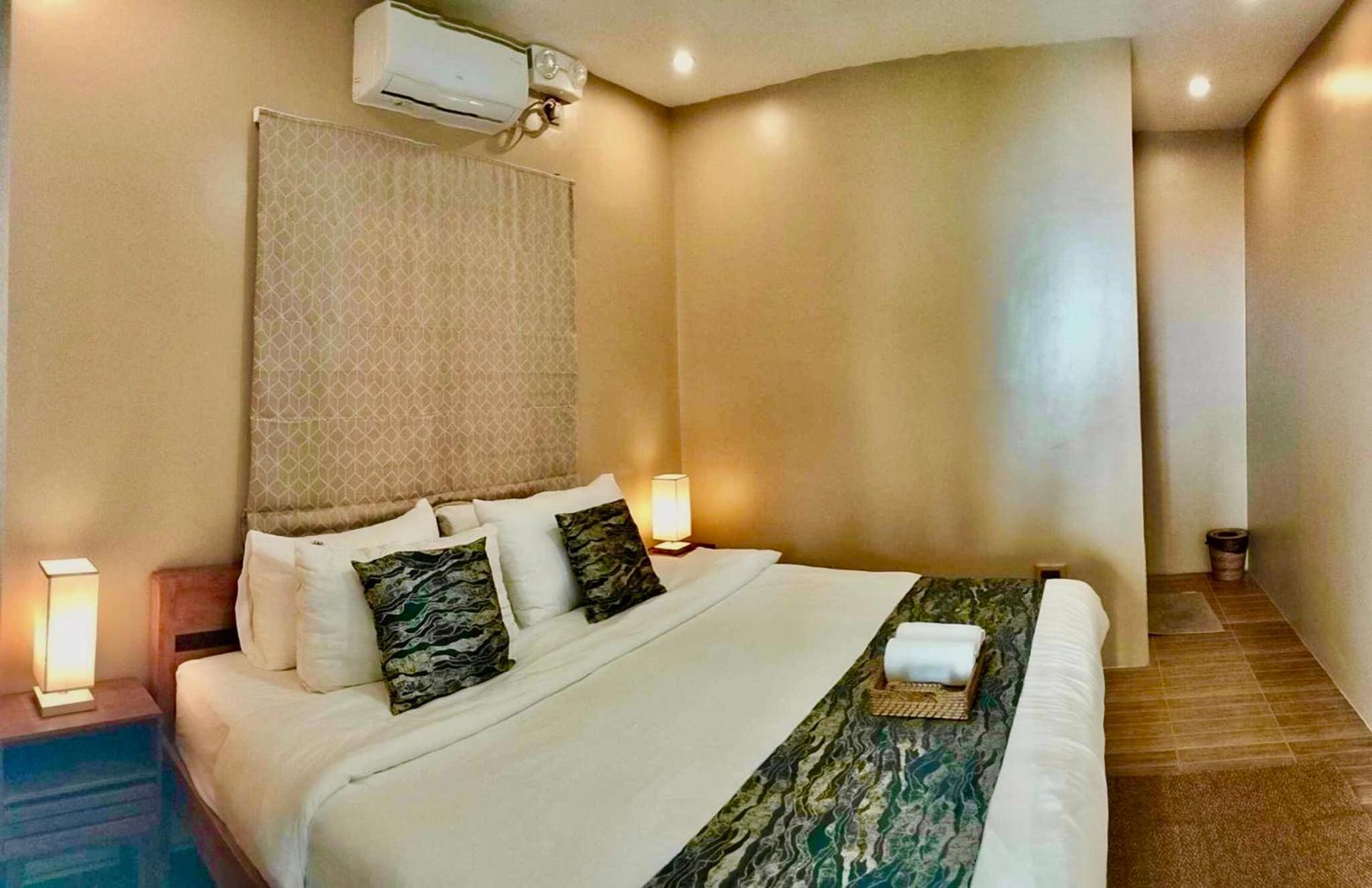Deluxe Suite with Sea View - Photo 5