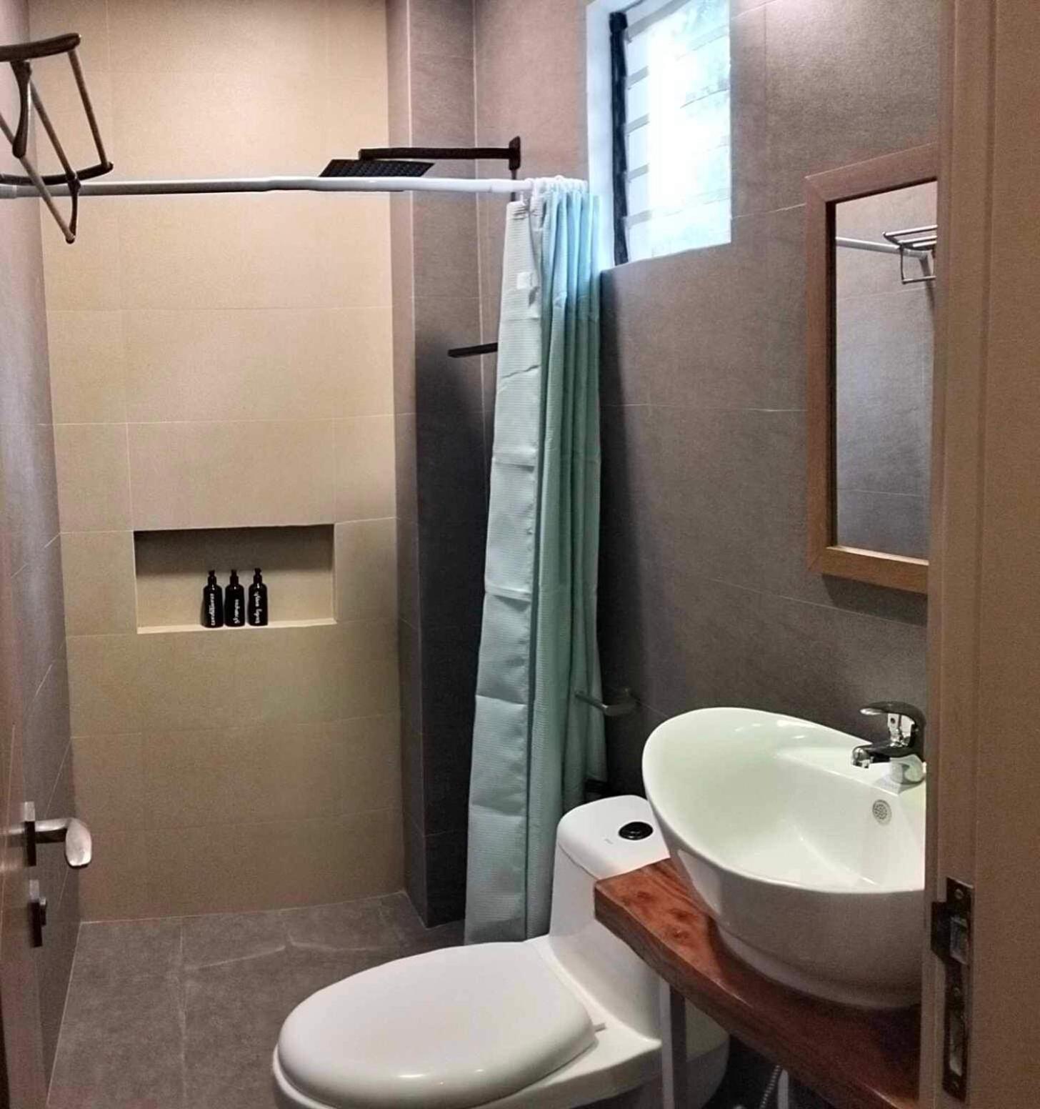 Deluxe Suite with Sea View - Photo 2