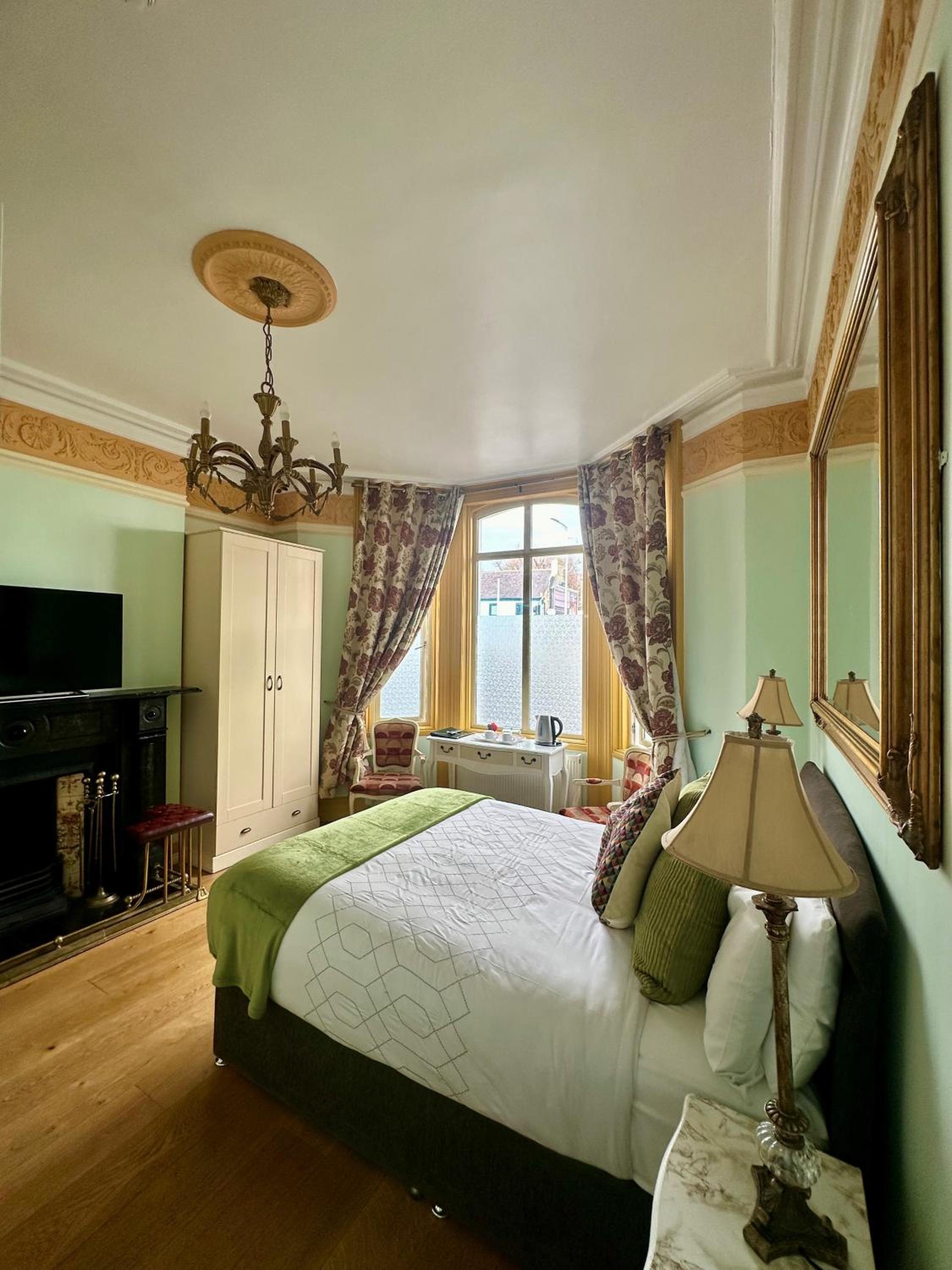Double Room - Photo 3