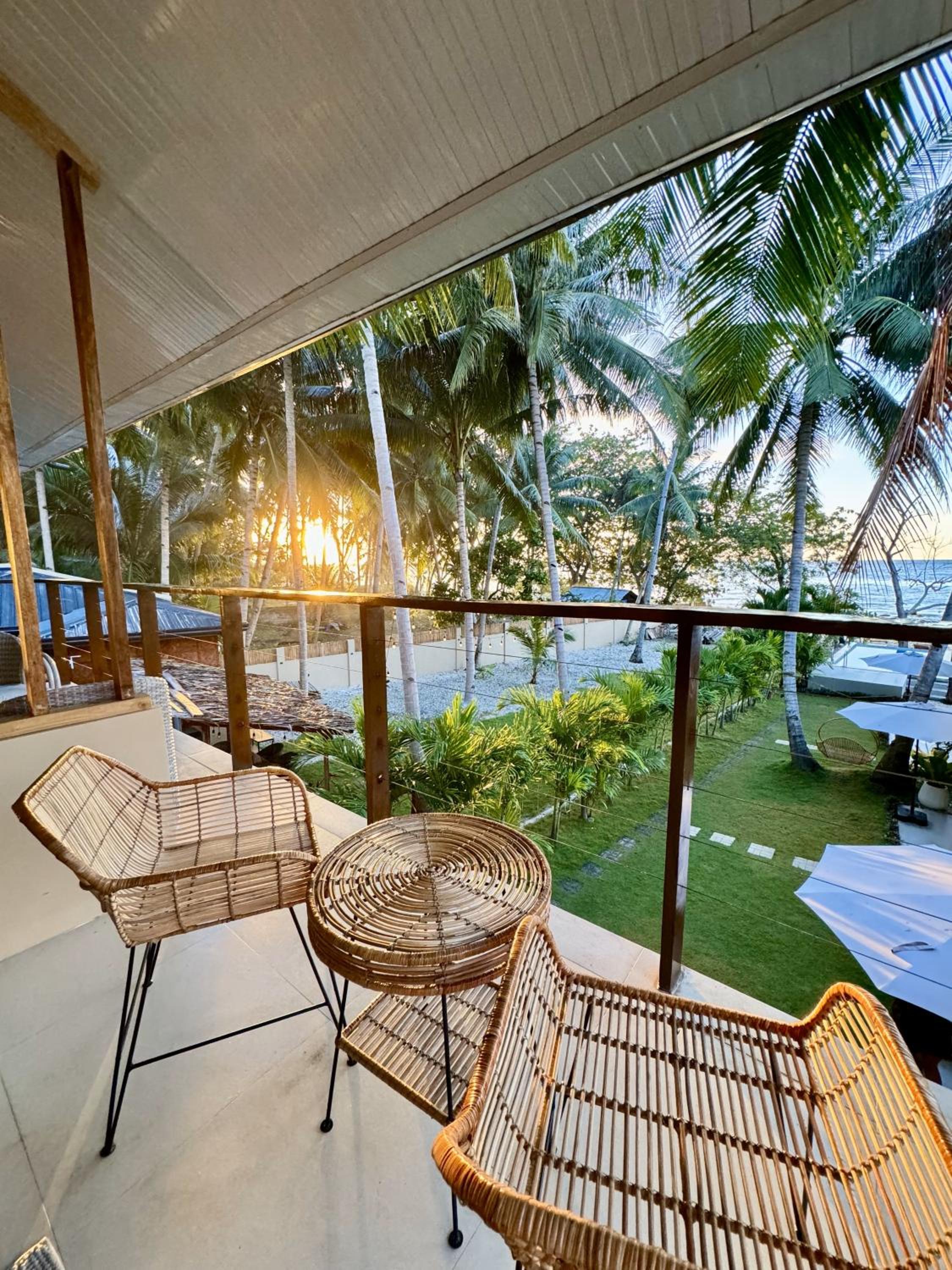 Deluxe Suite with Sea View - Photo 4