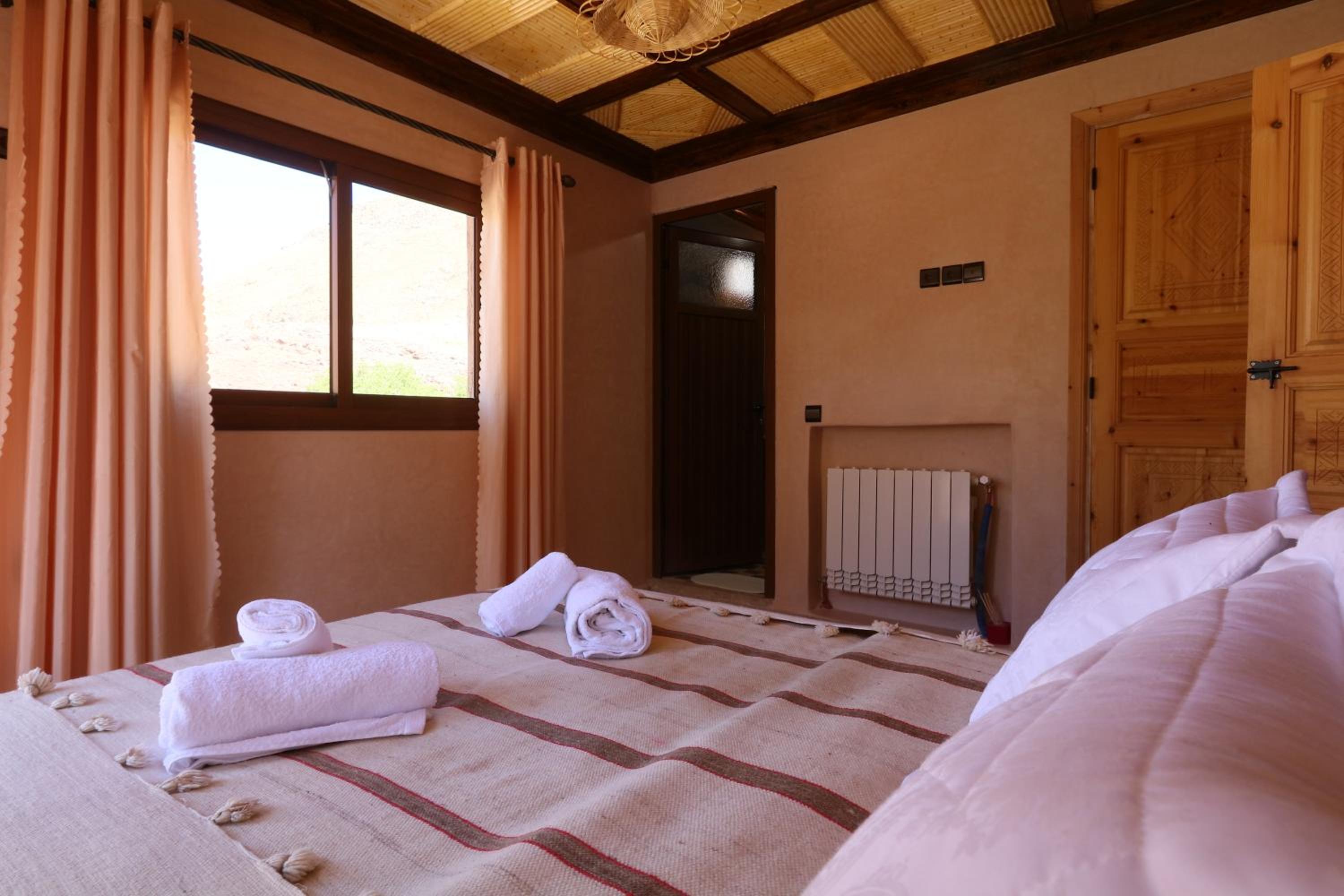 Double Room with Mountain View - Photo 1