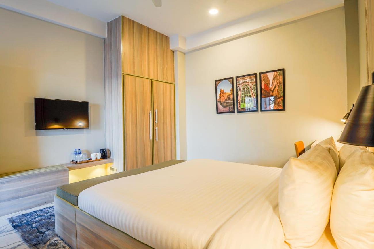 Deluxe King Room photo 1
