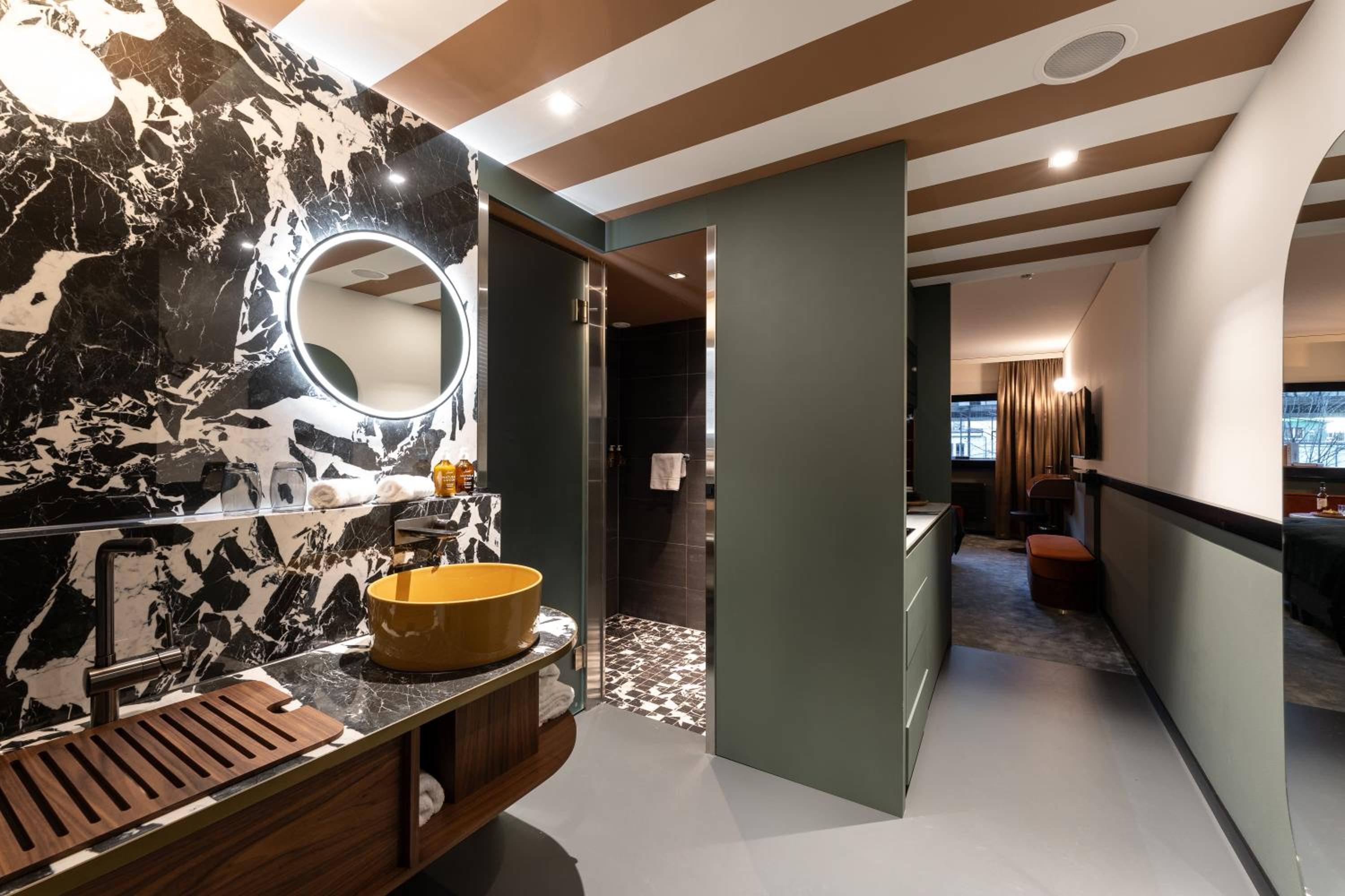 Superior Signature Suite
