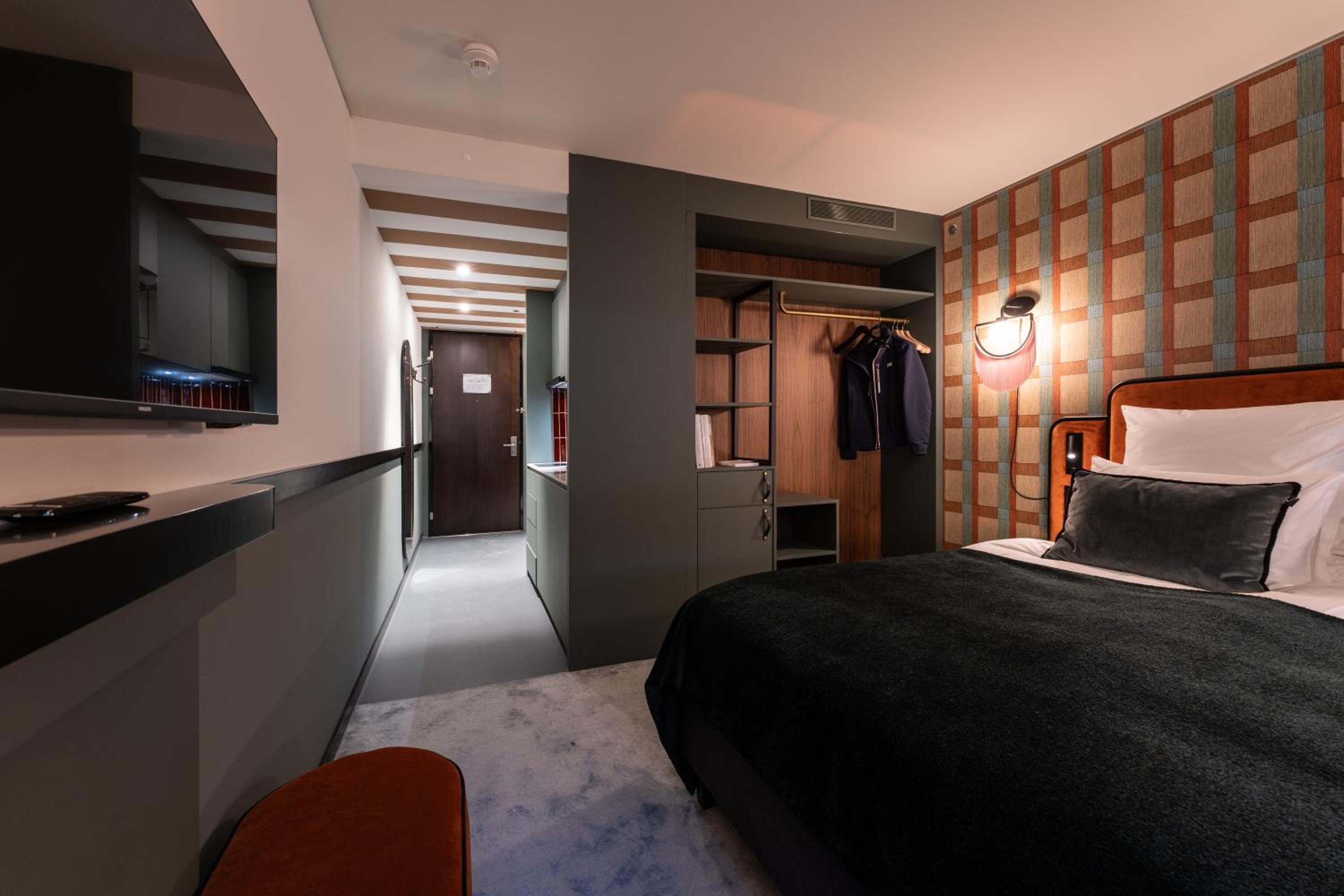 Superior Signature Double Room thumbnail 6