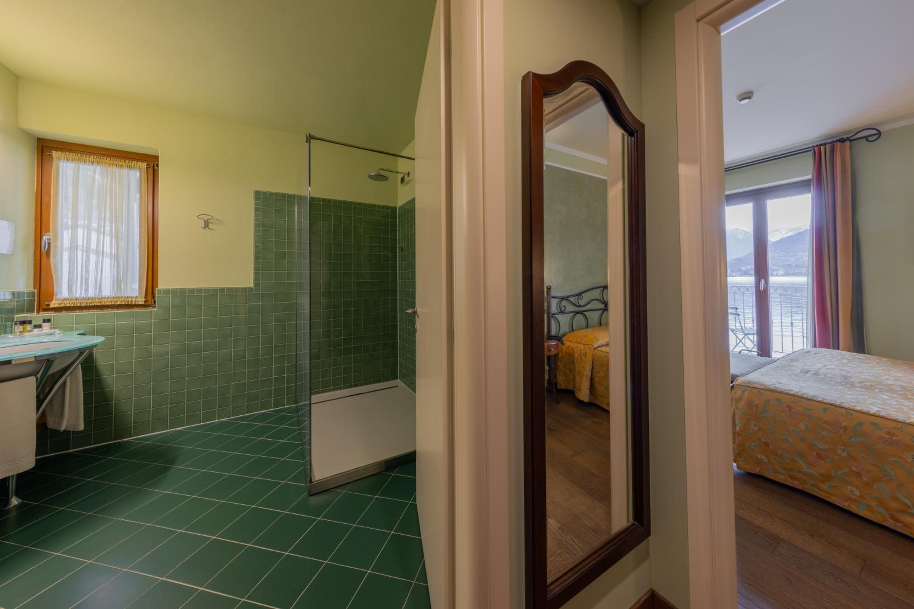 Deluxe Double or Twin Room with Lake View - Photo 6