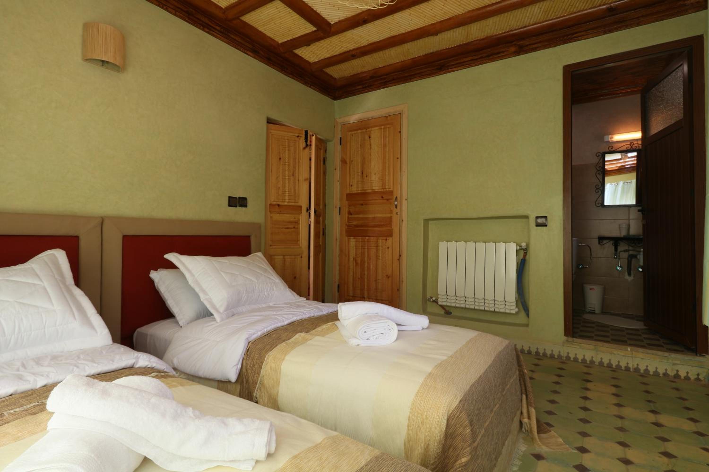 Double Room with Balcony - Photo 4