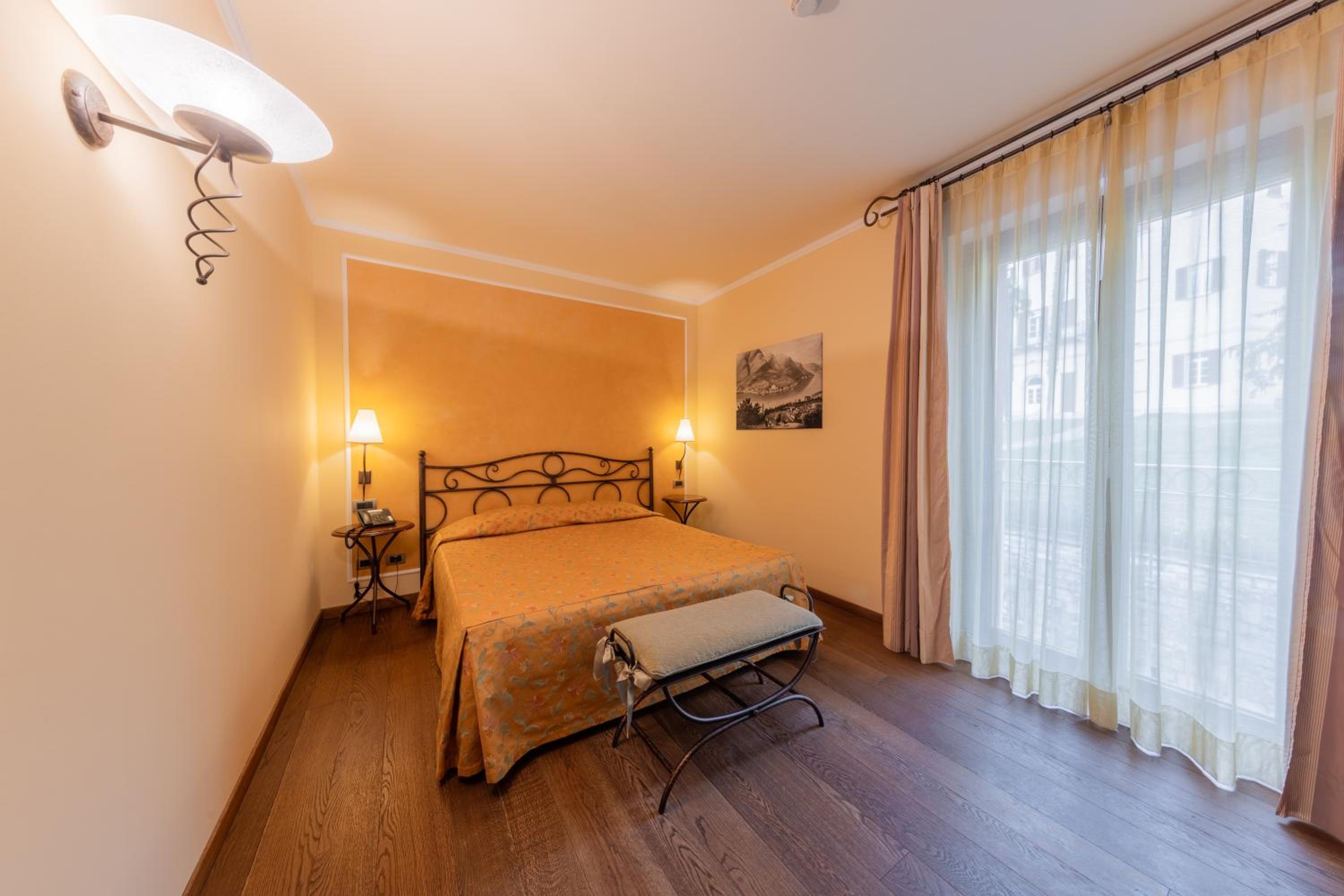 Double or Twin Room with Street View photo 2