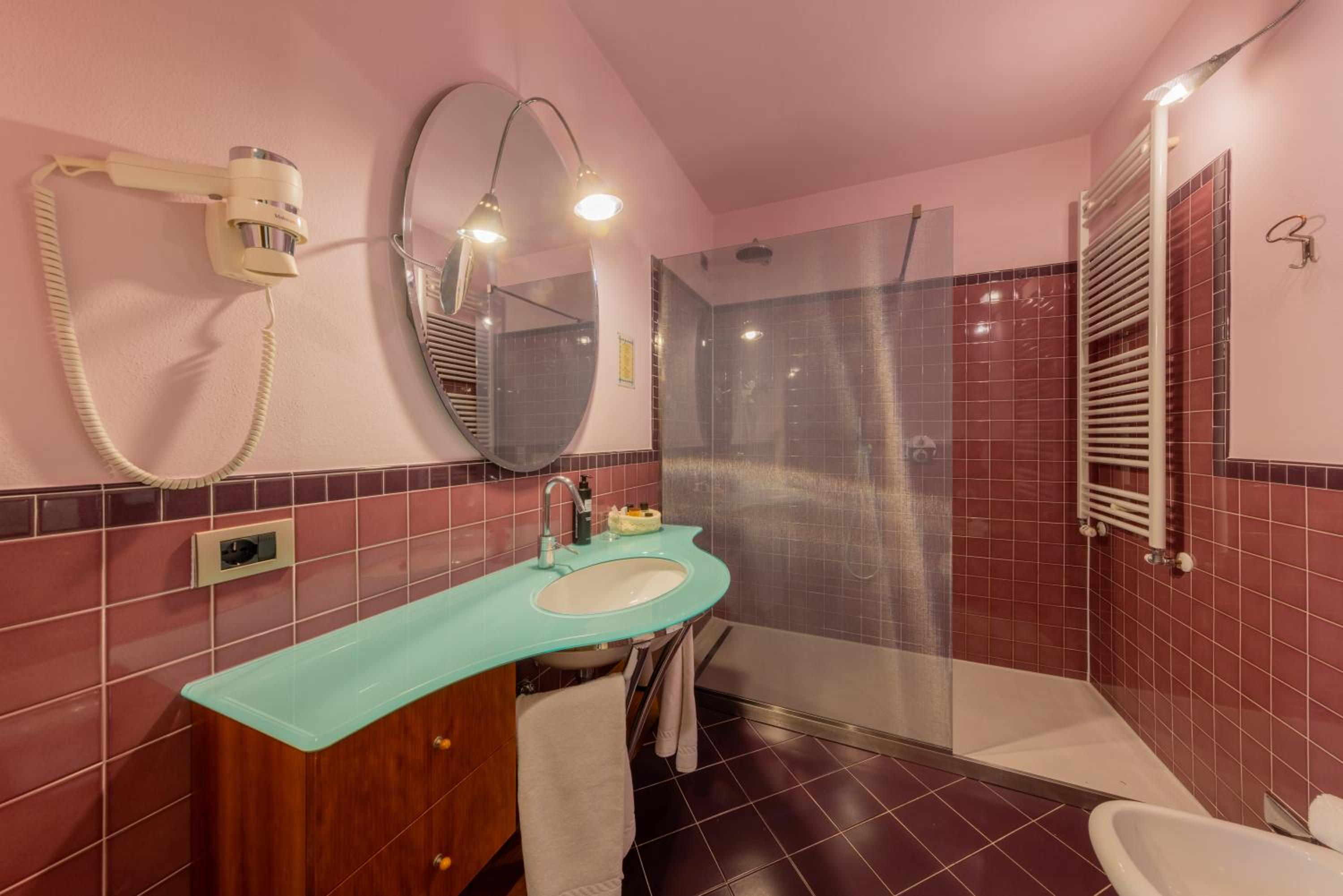 Double or Twin Room with Lake View - Photo 3