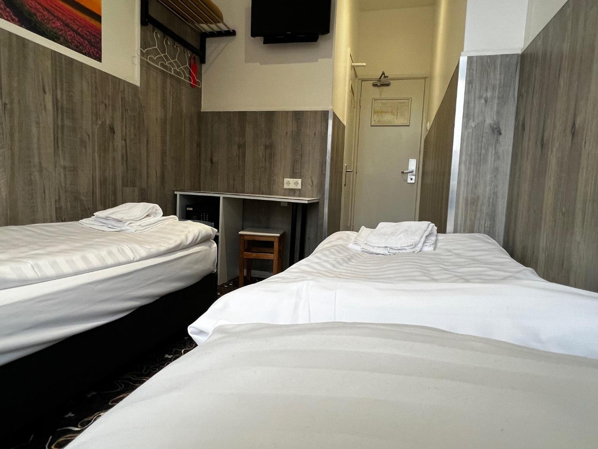 Basic Twin Room photo 1