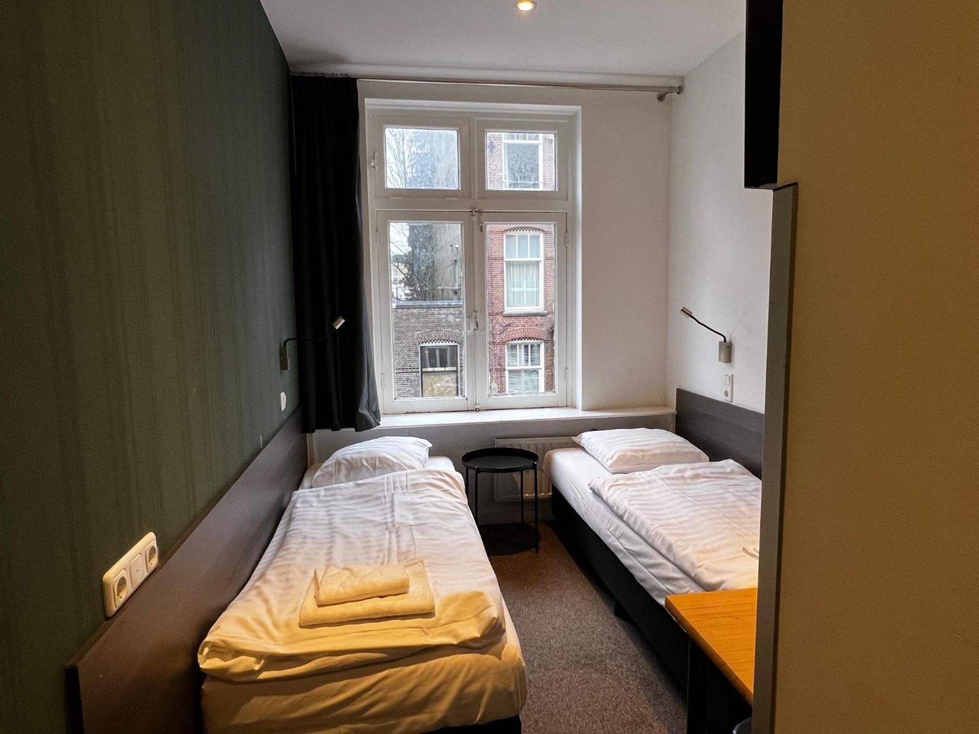 Basic Twin Room photo 3