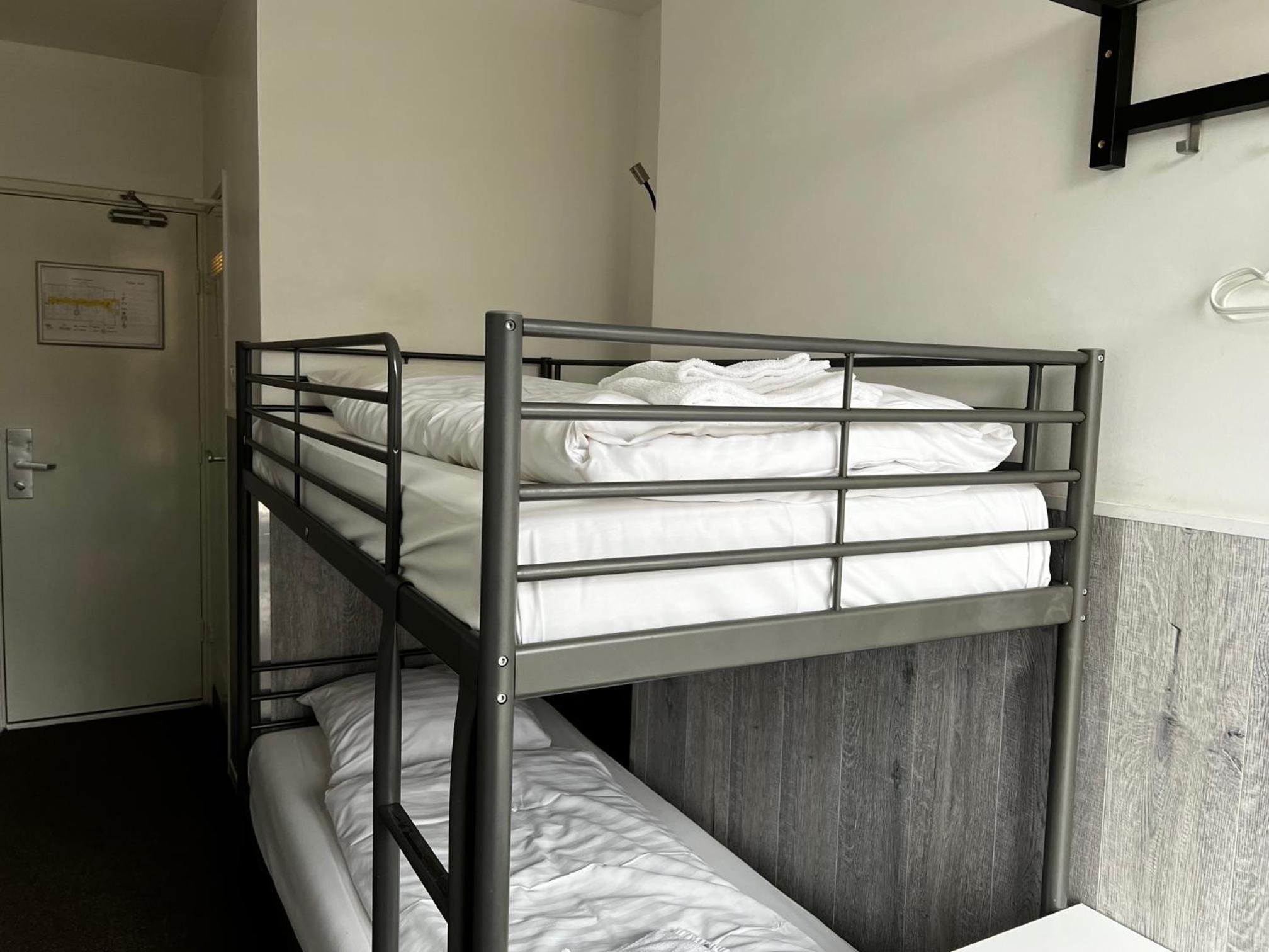 Budget Bunk Bed Room photo 1