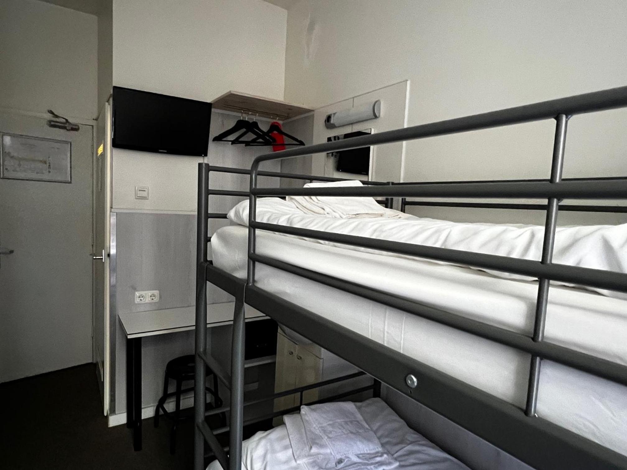 Budget Bunk Bed Room photo 2