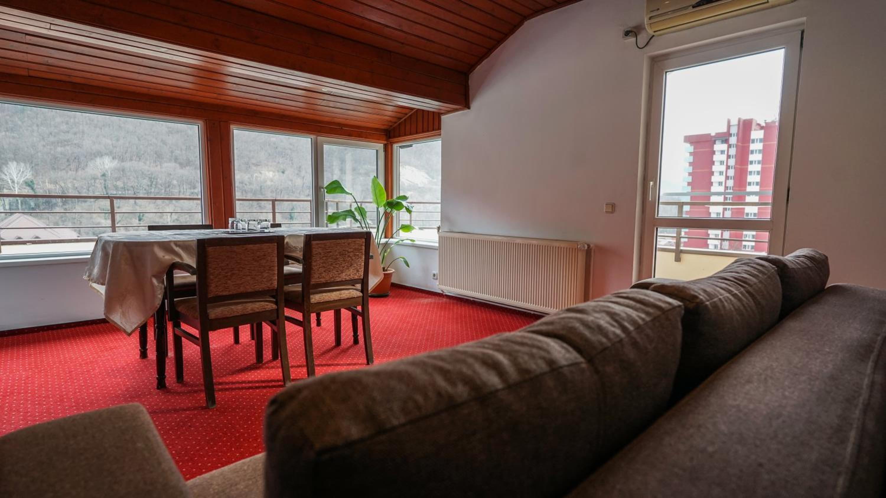 Deluxe Family Suite photo 3