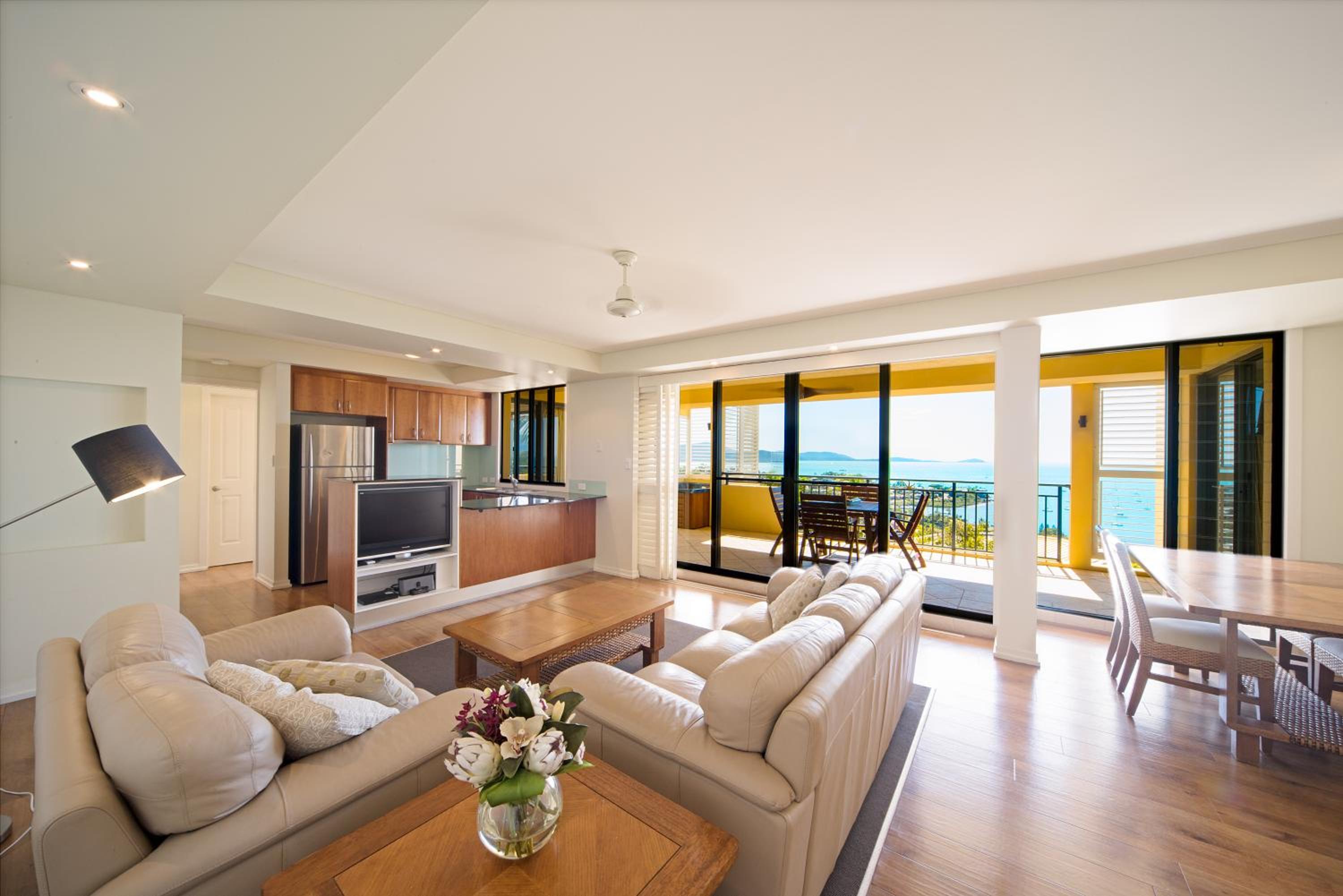 Two-Bedroom Standard Sea View Apartment with Hot Tub photo 3