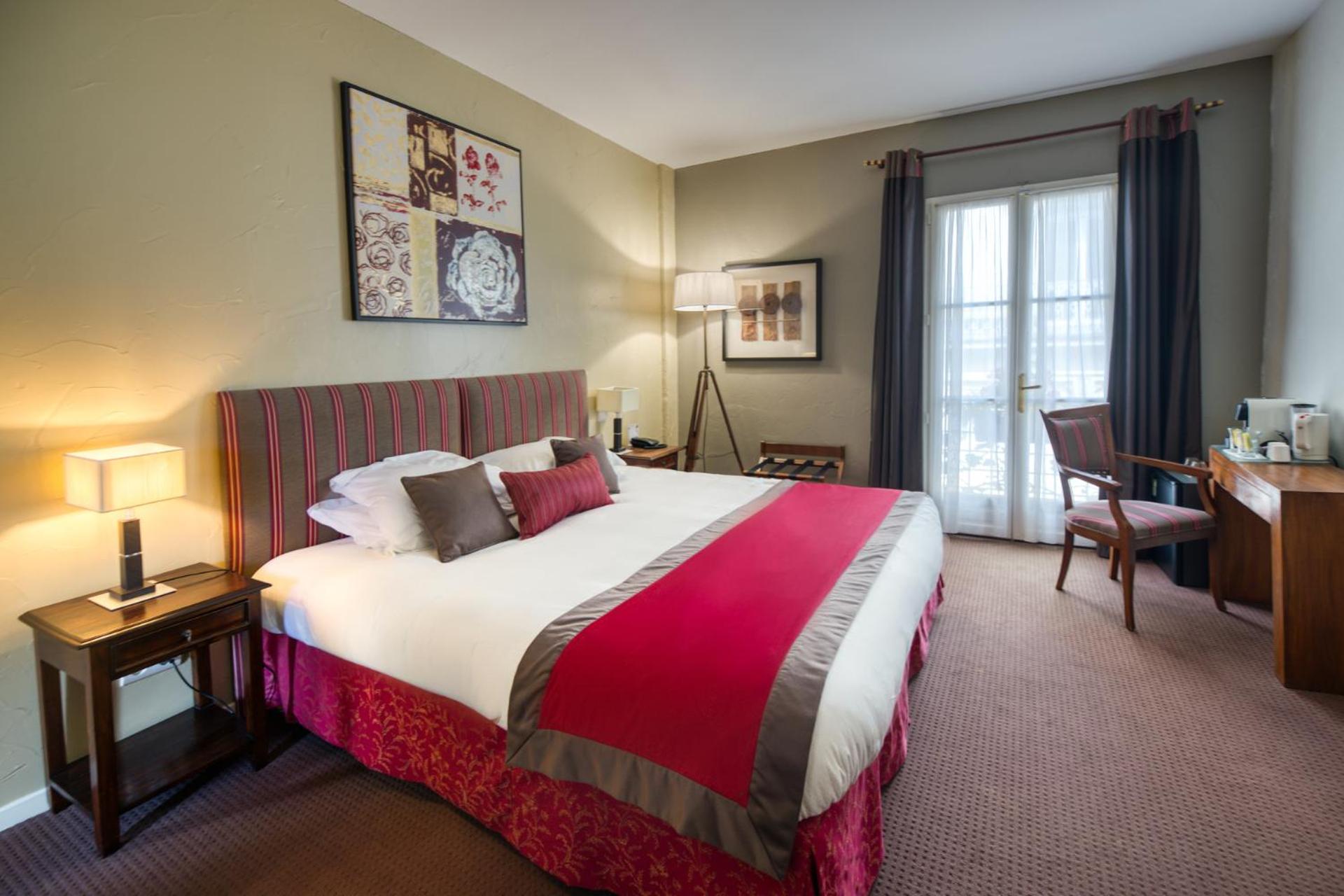Deluxe King Room - Photo 6