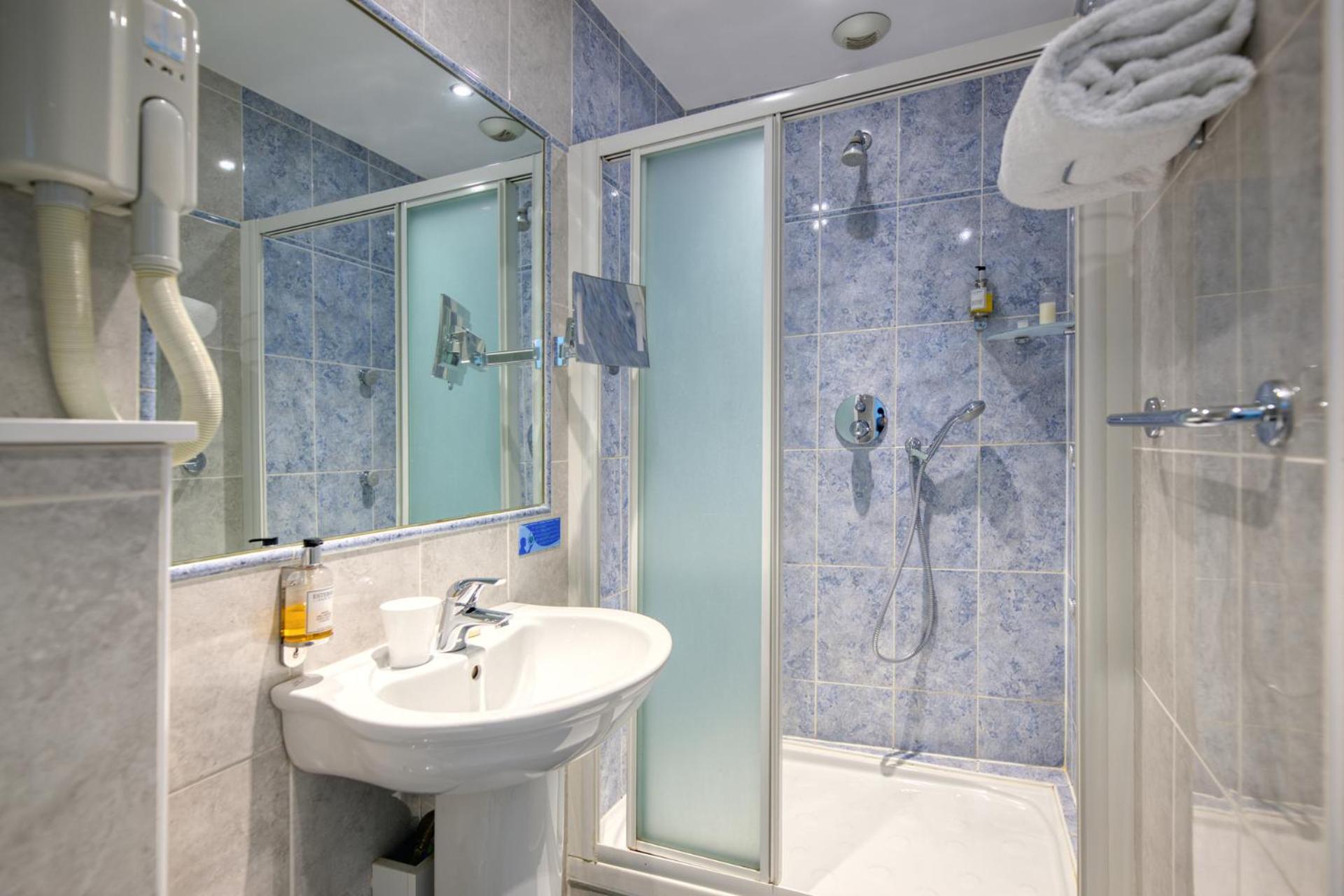 Standard Queen Room - Photo 5