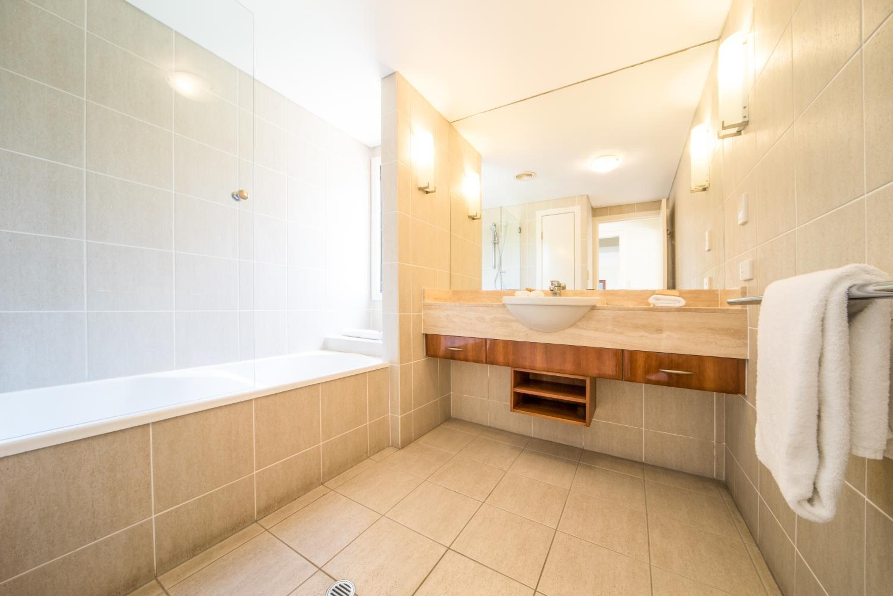 Two-Bedroom Standard Sea View Apartment with Hot Tub photo 2