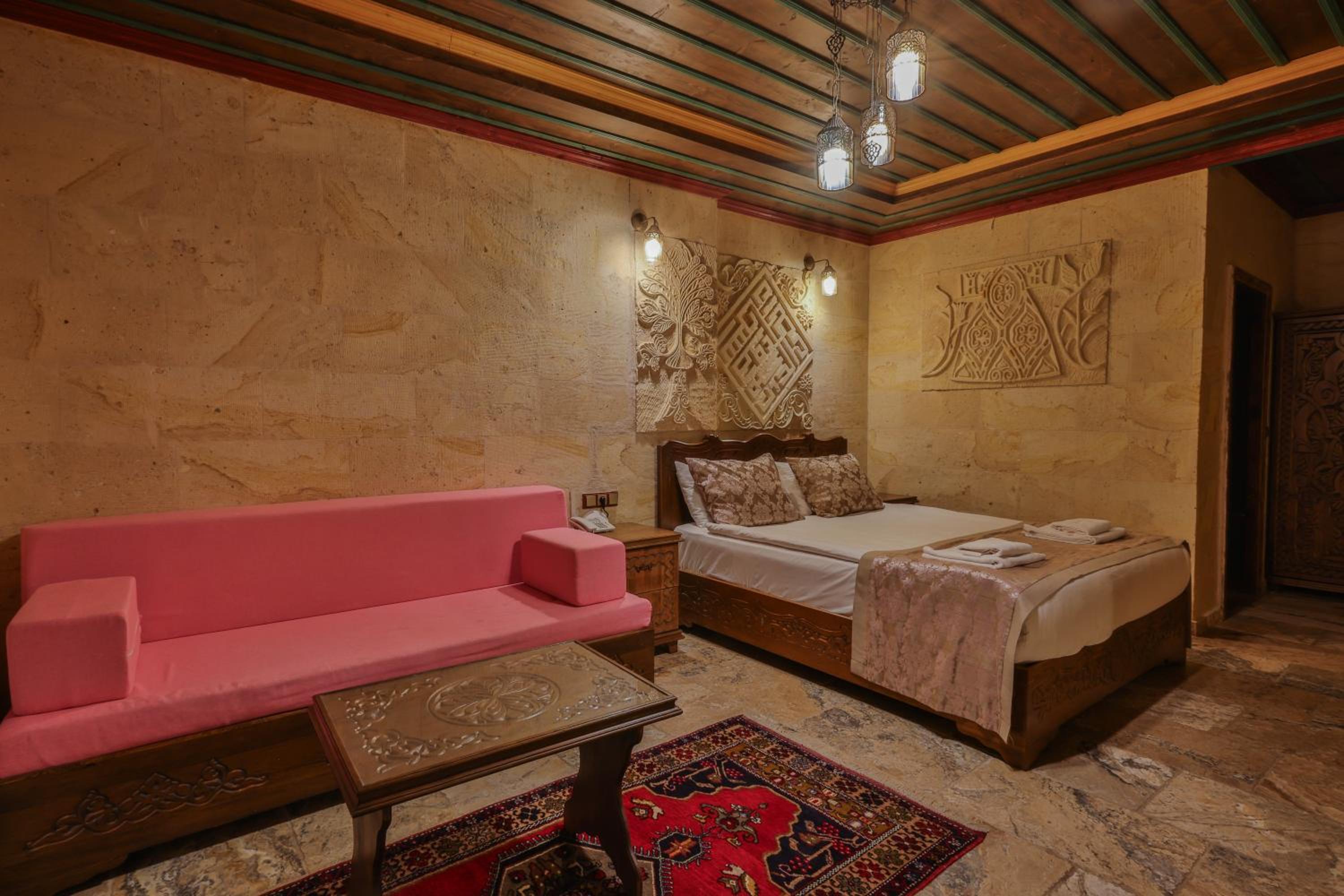 Deluxe Room - Photo 12