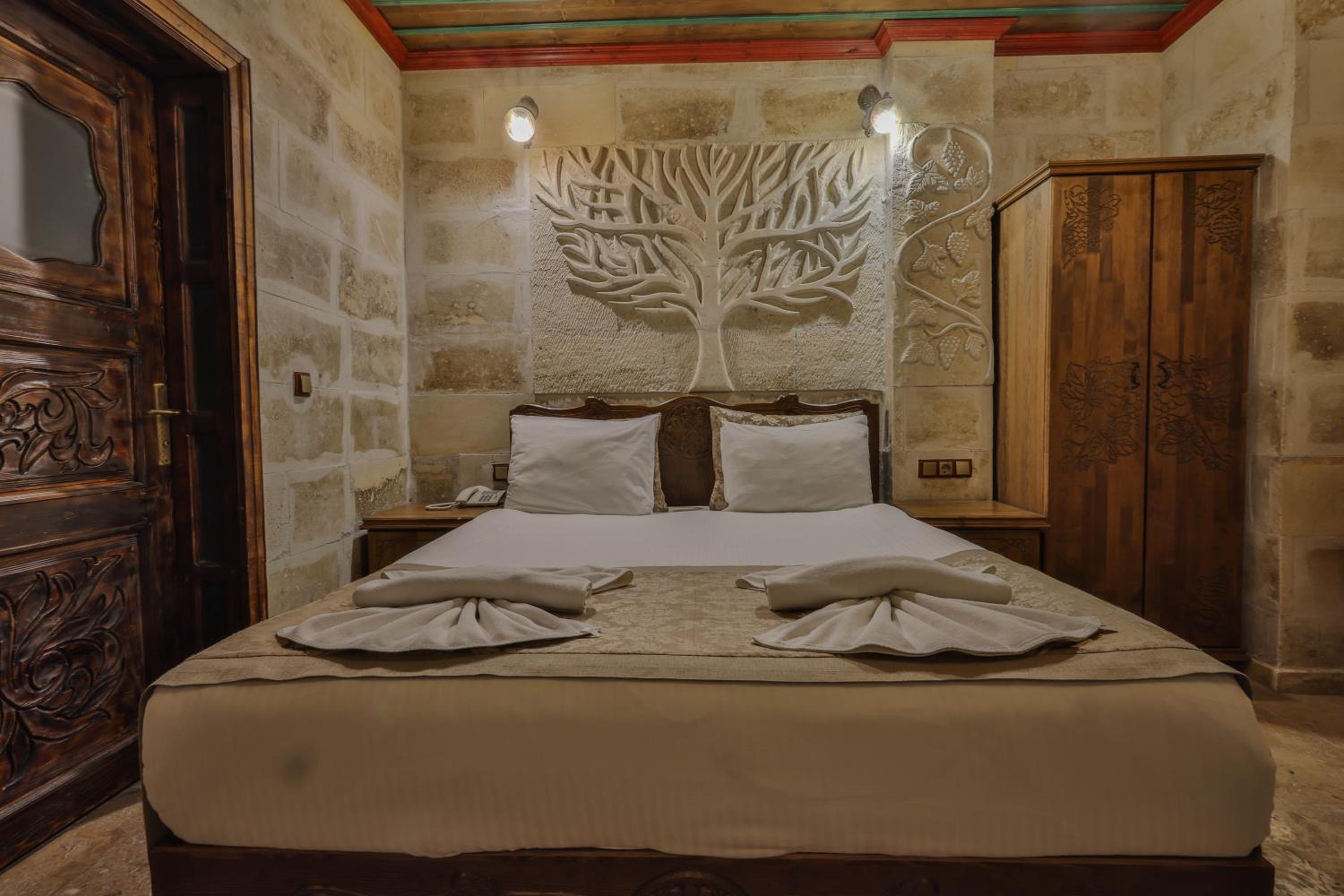 Deluxe Room - Photo 10