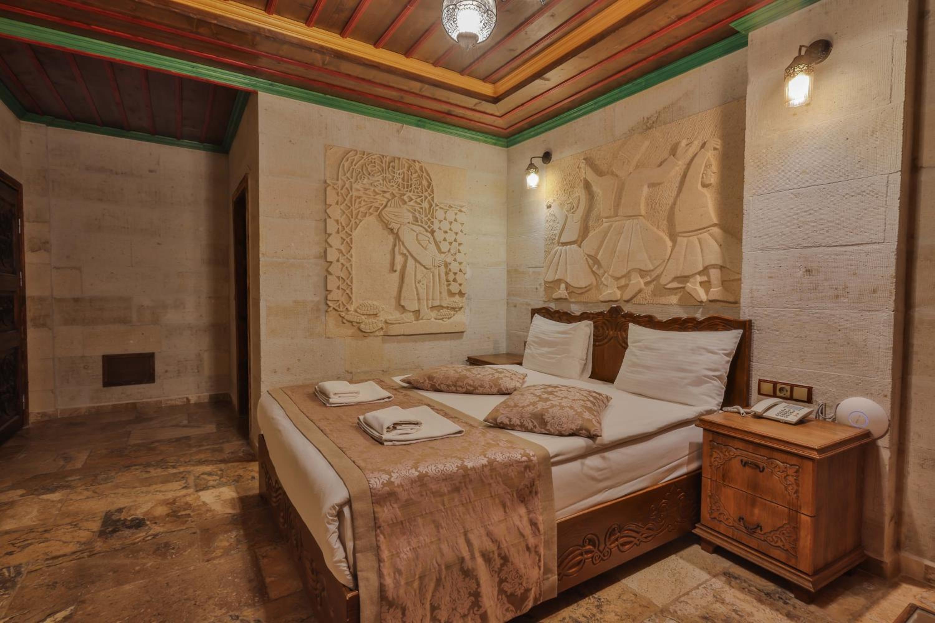 Deluxe Room - Photo 6