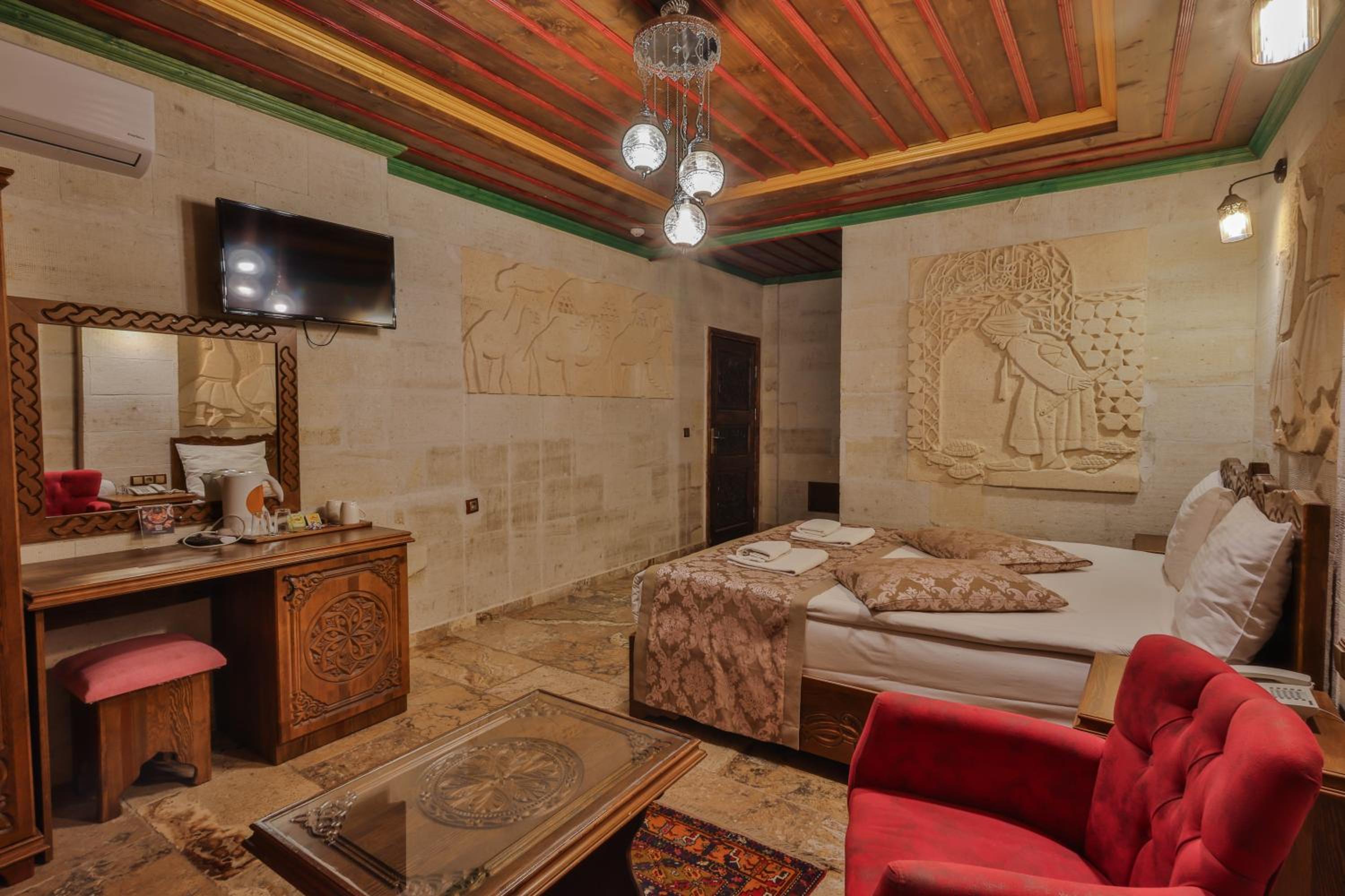 Deluxe Room - Photo 8
