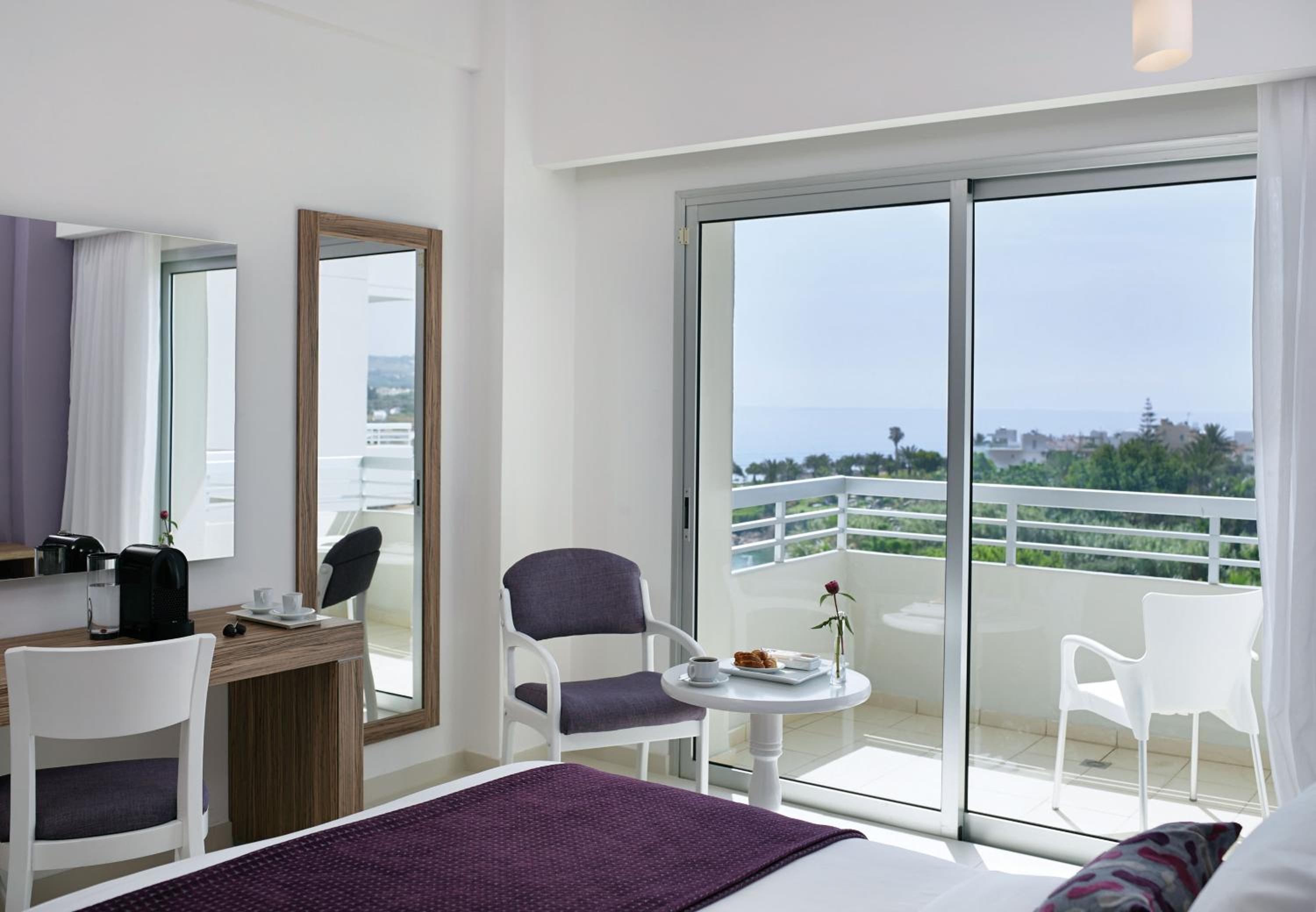 Superior Room Side Sea View - Photo 3
