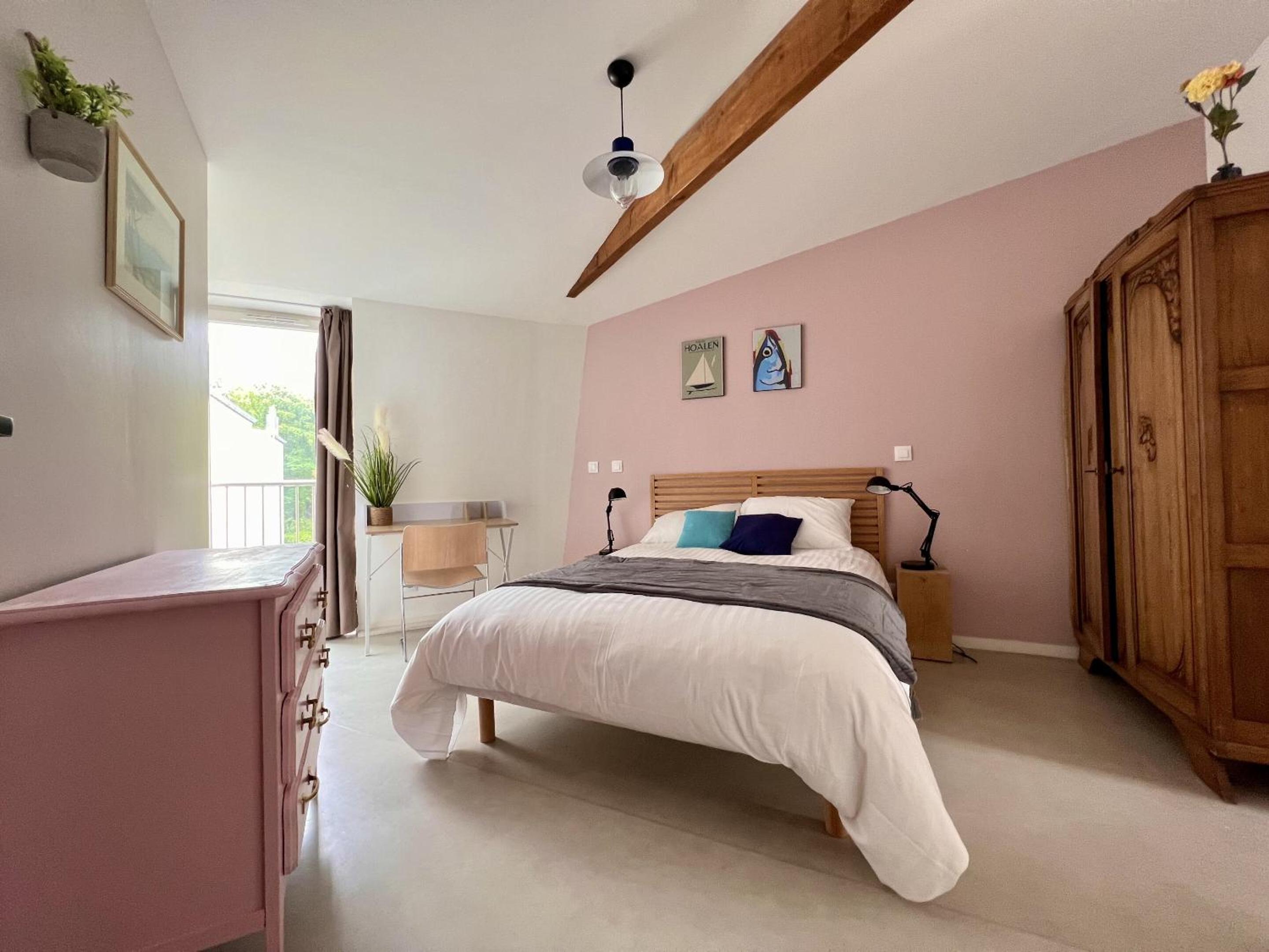 Quadruple Room with Private Bathroom - Photo 15