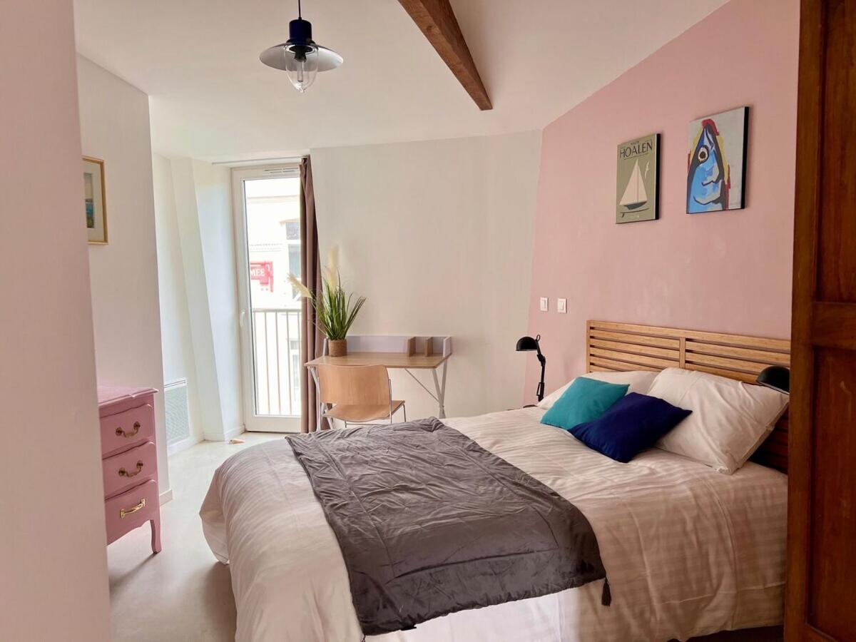 Quadruple Room with Private Bathroom - Photo 17