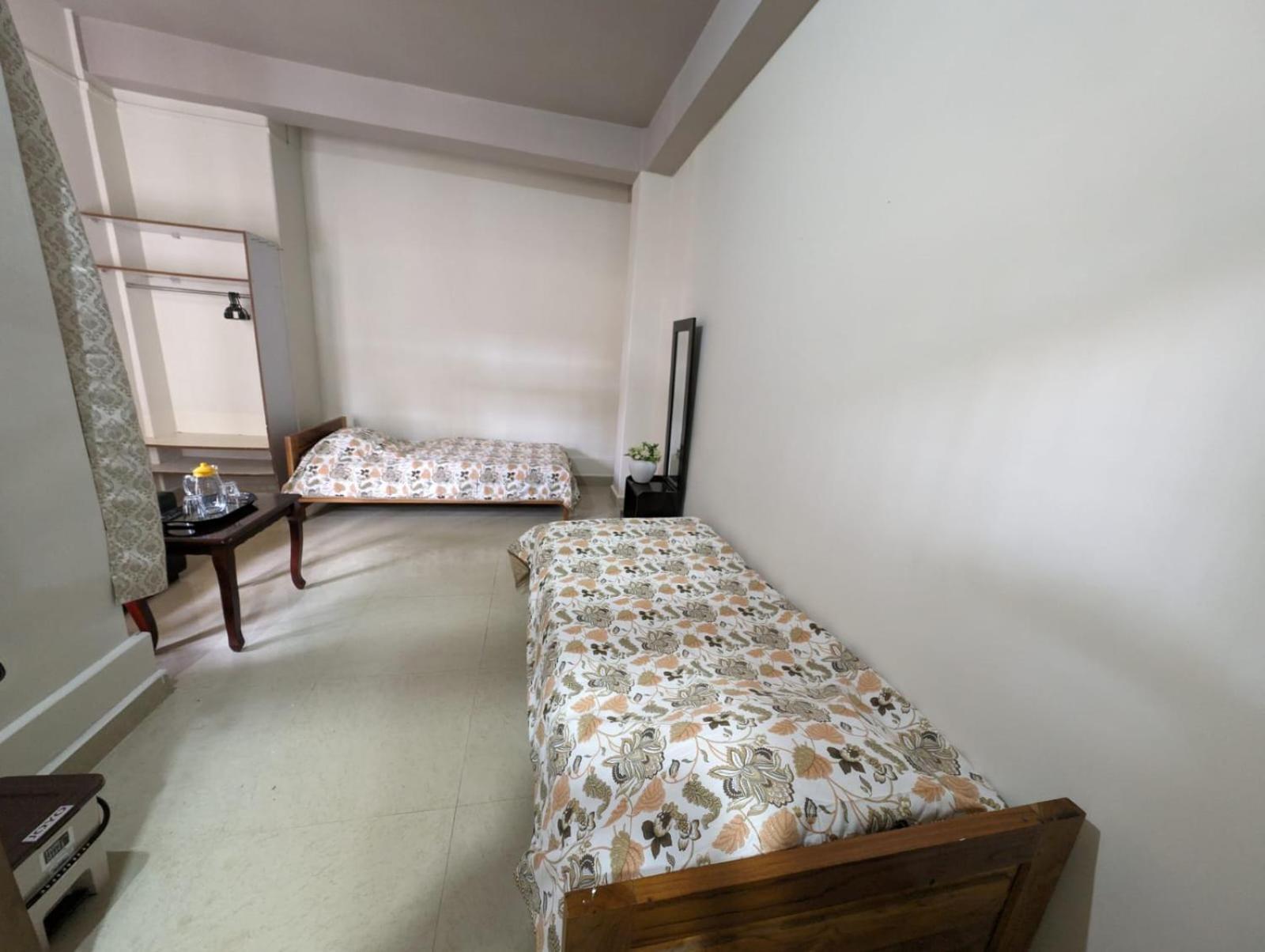 Twin Room with Private Bathroom - Photo 2