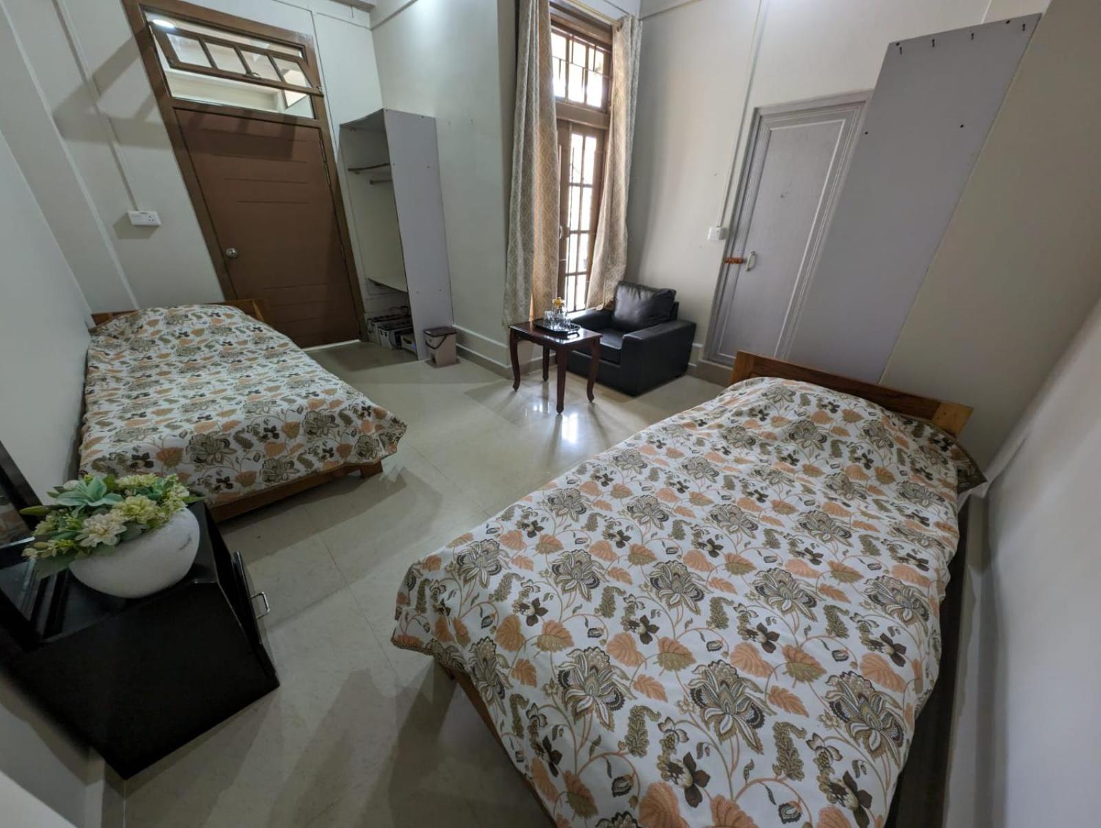 Twin Room with Private Bathroom - Photo 5