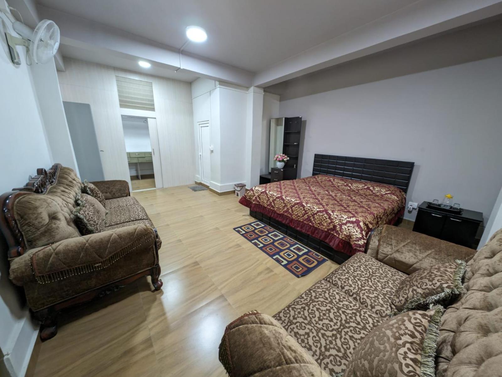 Queen Room with Balcony photo 1