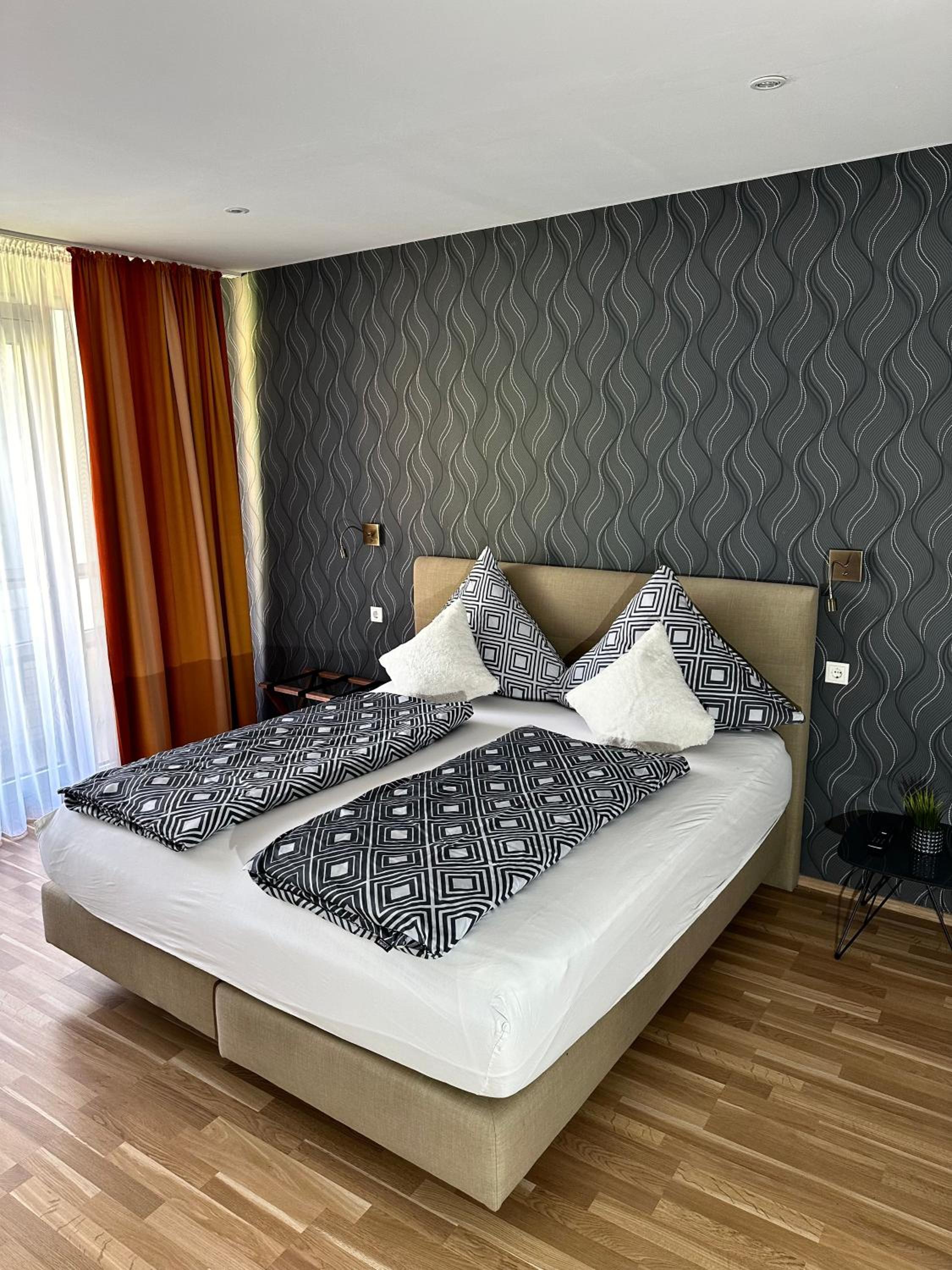 Two-Bedroom Apartment - Photo 3
