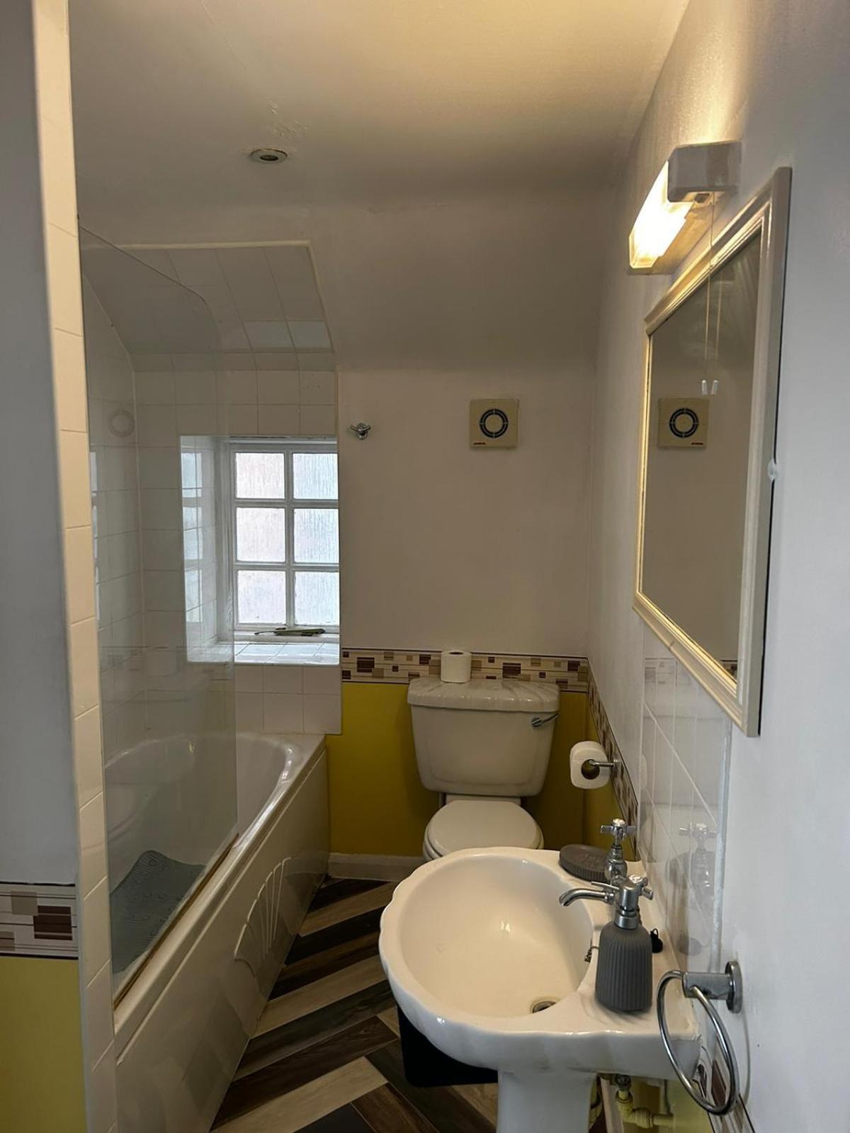 Twin Room with Private Bathroom