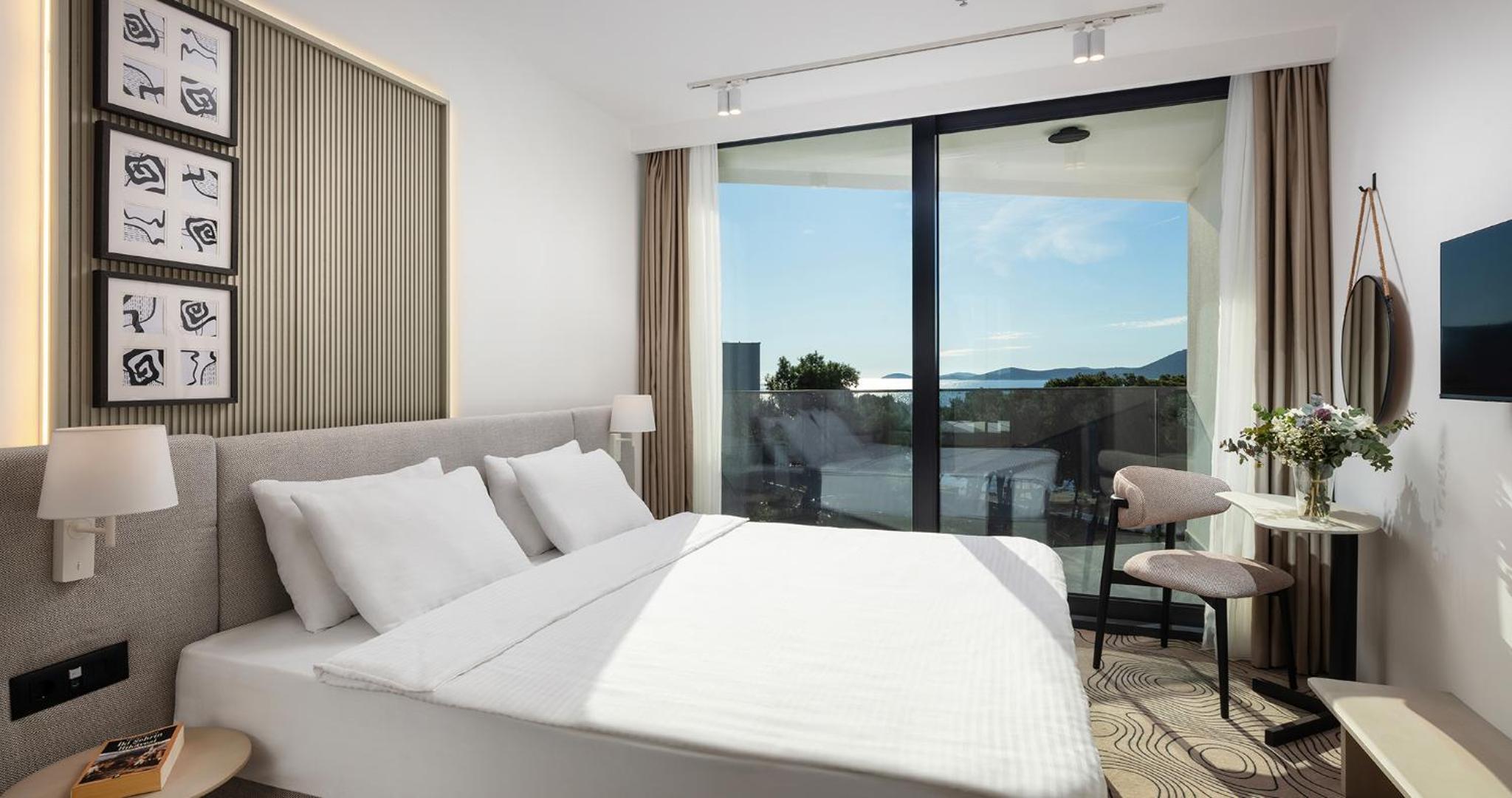 Superior Double Room with Balcony and Sea View