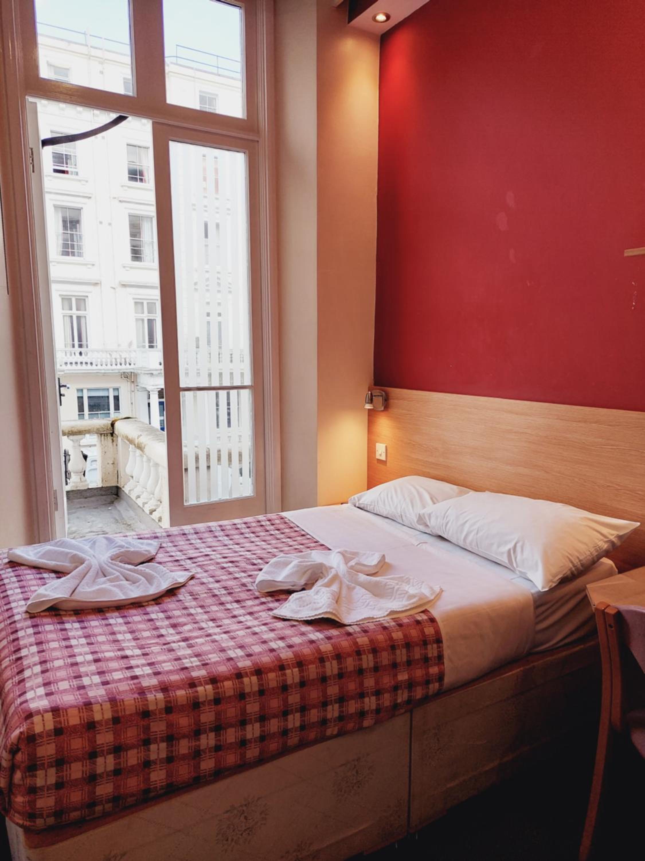 Double Room with private toilet and shower photo 1
